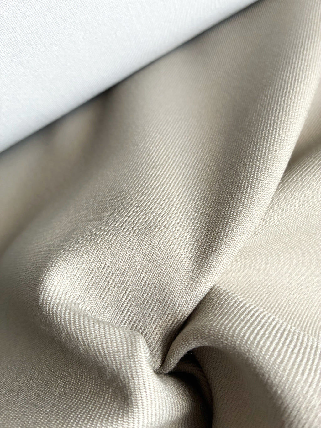 380WPE. Bonded wool twill. 320g/m2.