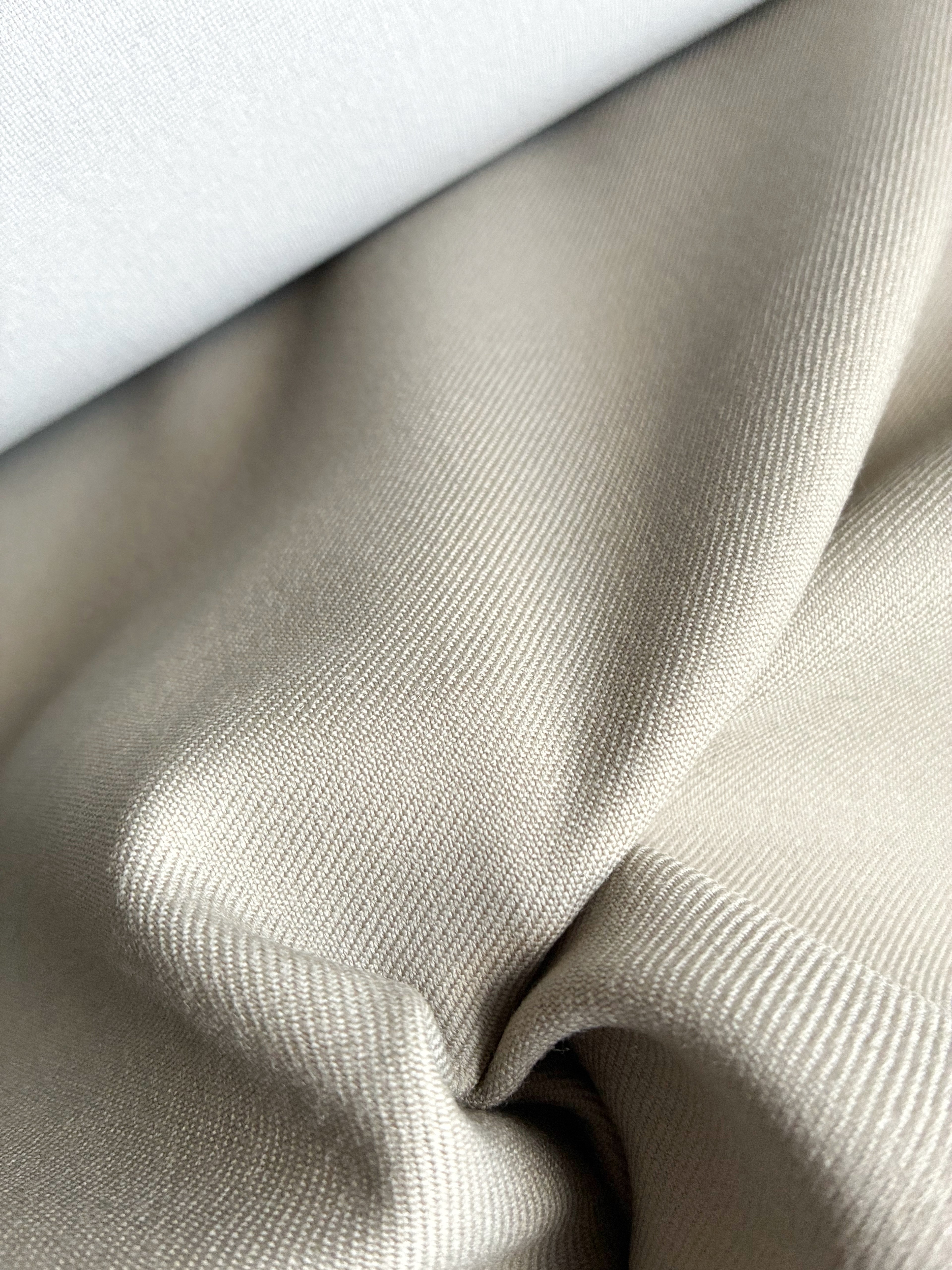 380WPE. Bonded wool twill. 320g/m2.