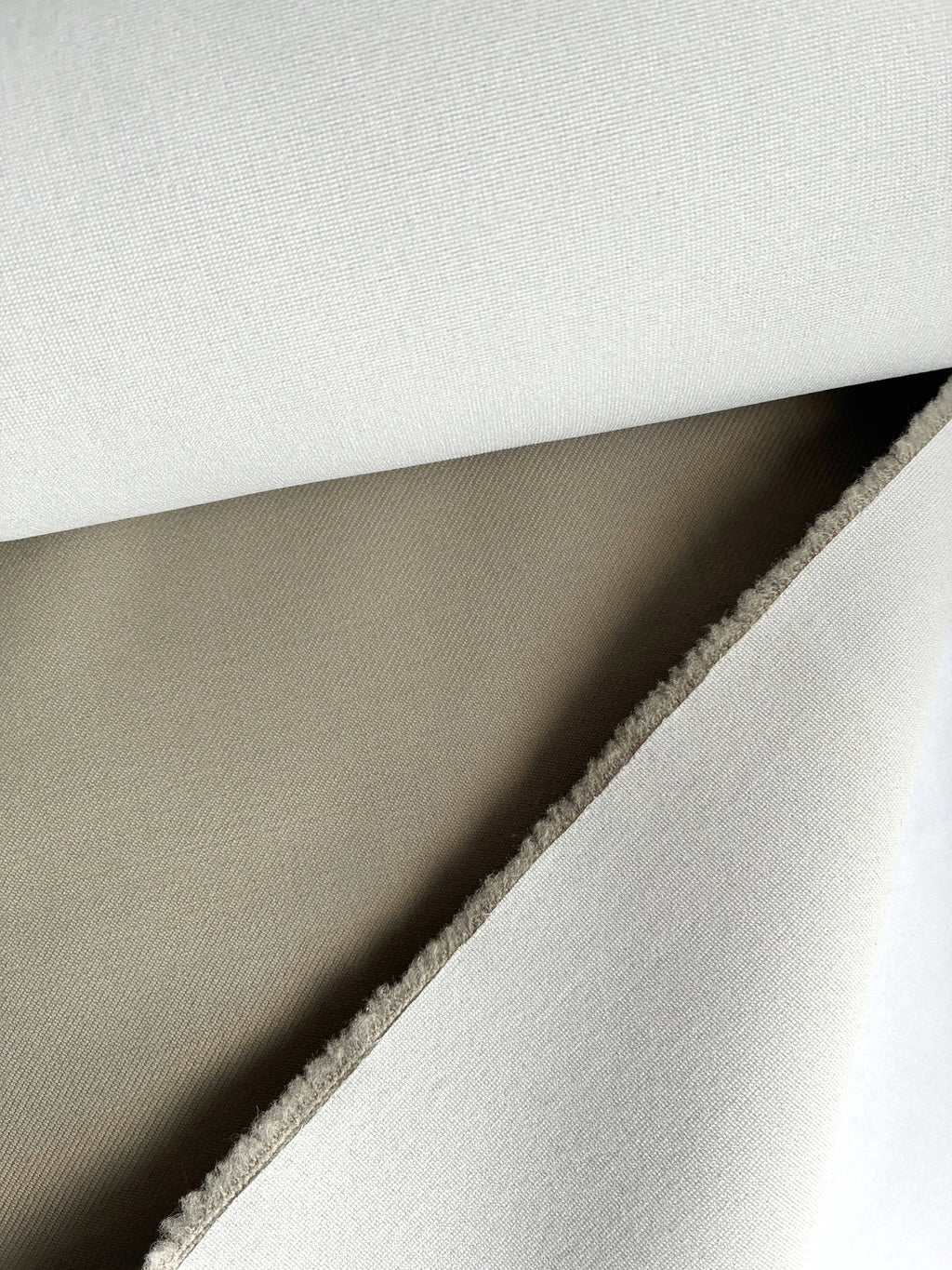 380WPE. Bonded wool twill. 320g/m2.