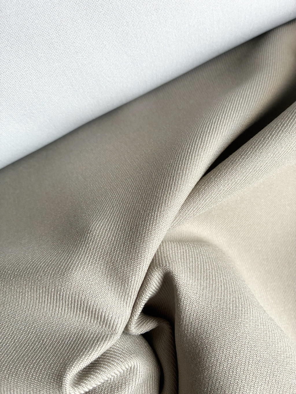 380WPE. Bonded wool twill. 320g/m2.