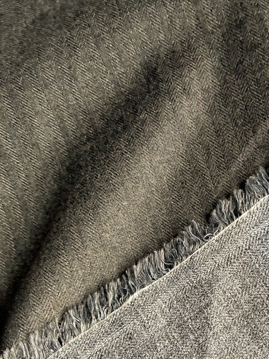243P. Tissu léger et technique. 165 g/m².