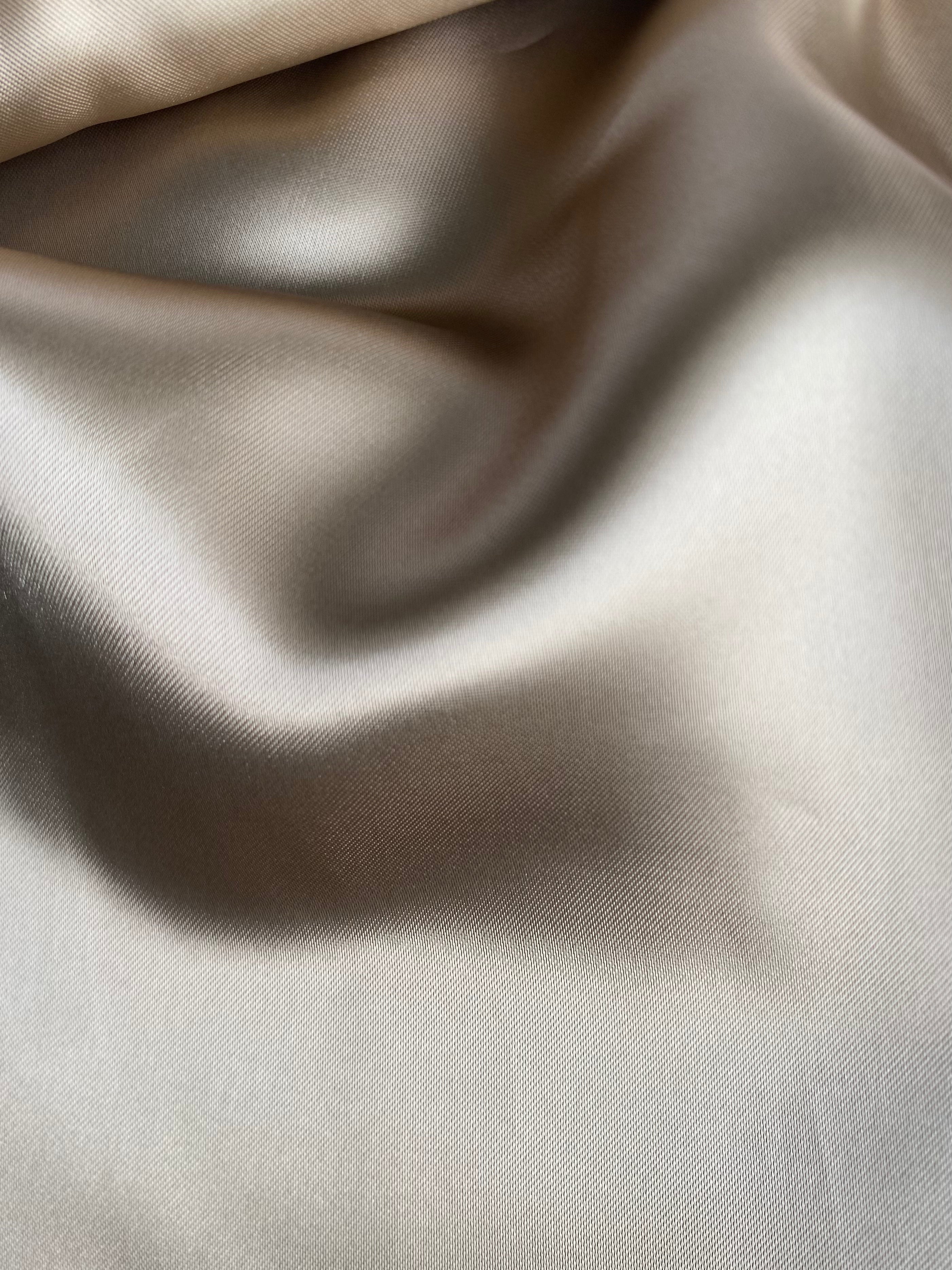 196V. Premium satin lining. 80g/m2.