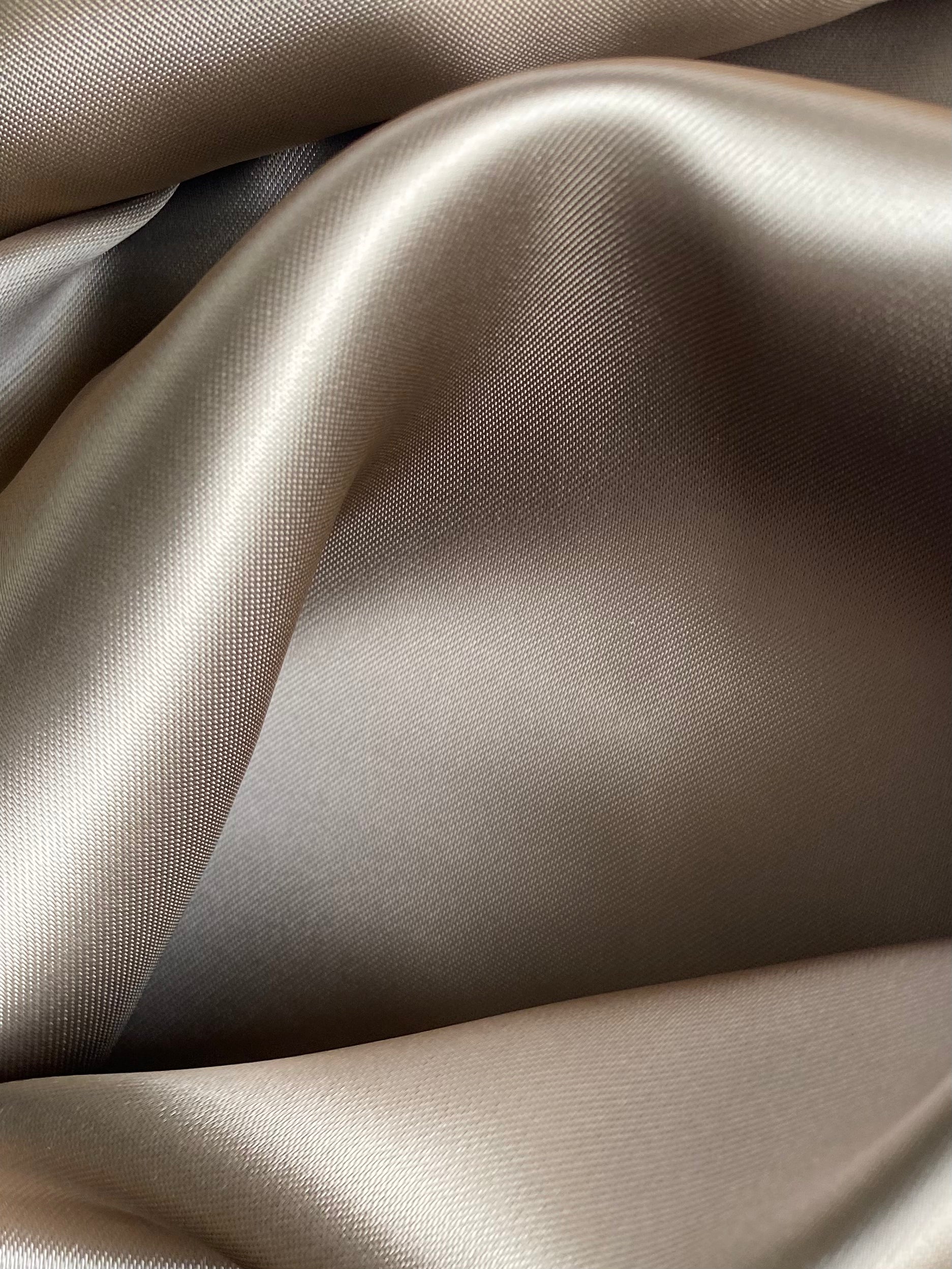 196V. Premium satin lining. 80g/m2.