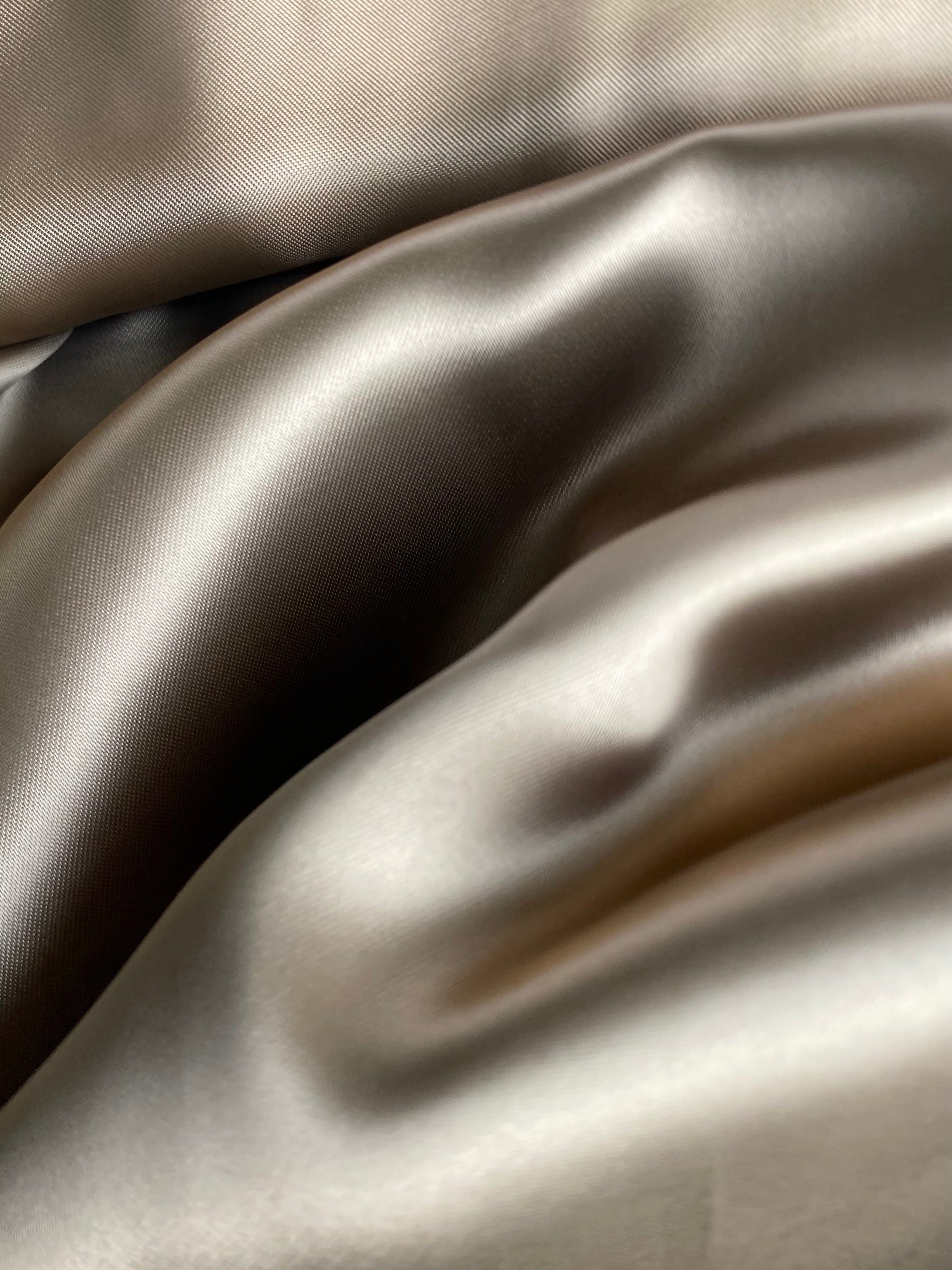 196V. Premium satin lining. 80g/m2.