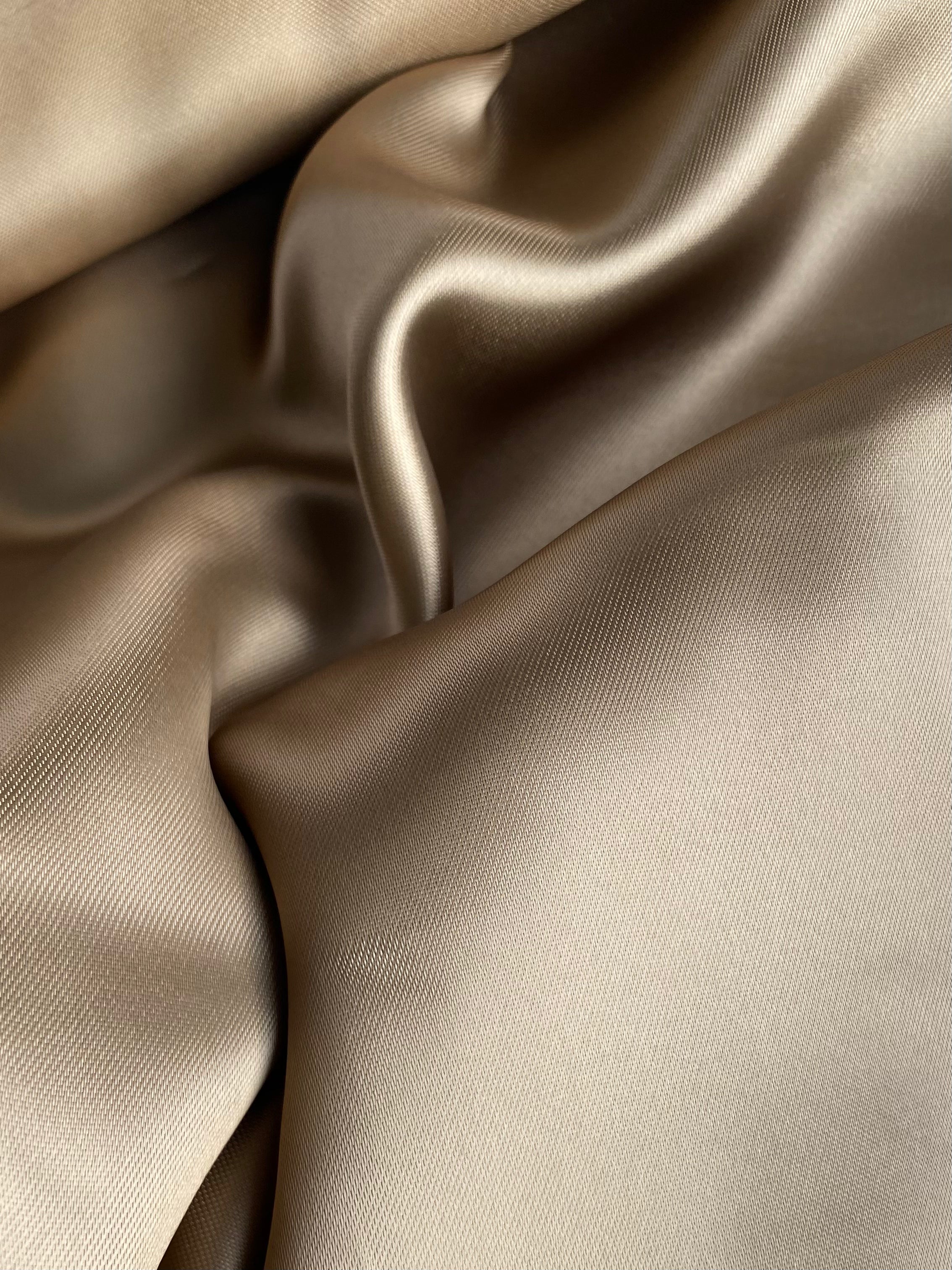 196V. Premium satin lining. 80g/m2.