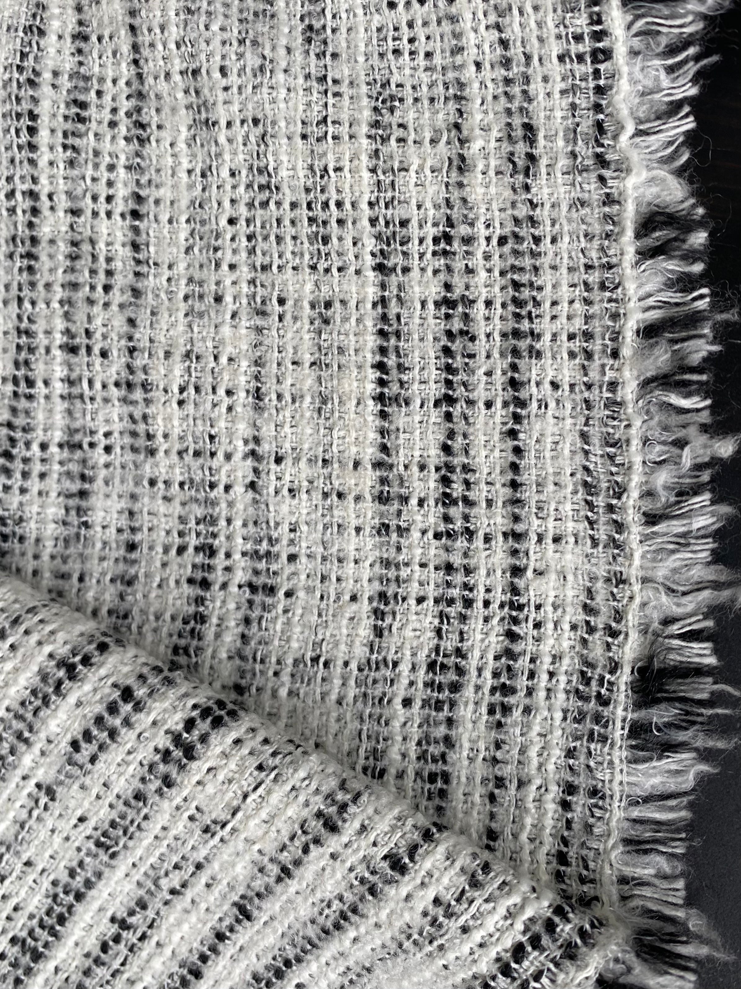169MX. Tweed. 330g/m2.