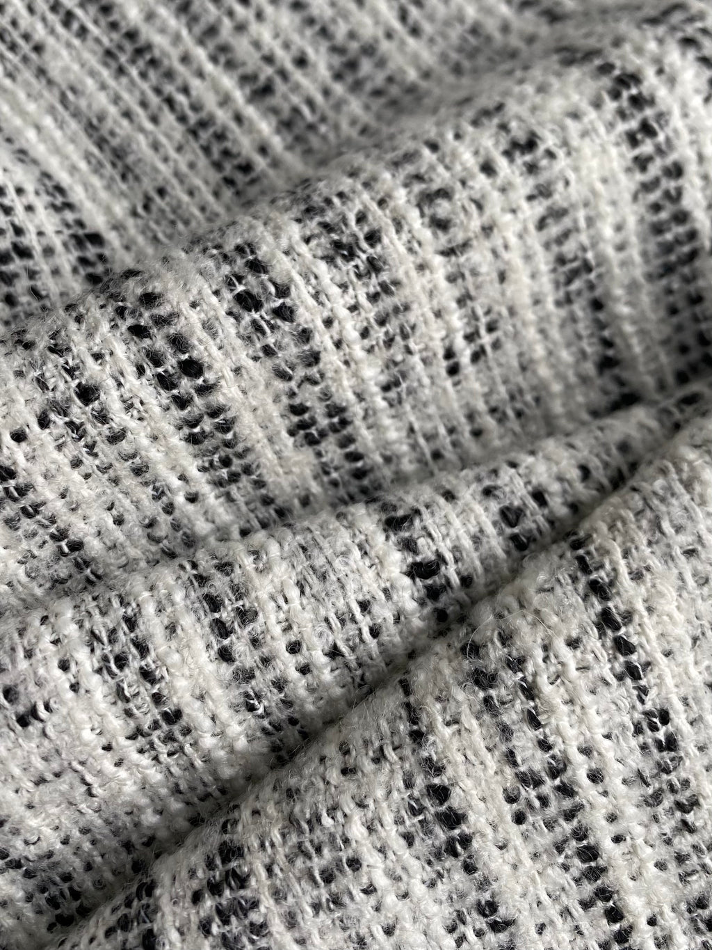 169MX. Tweed. 330g/m2.