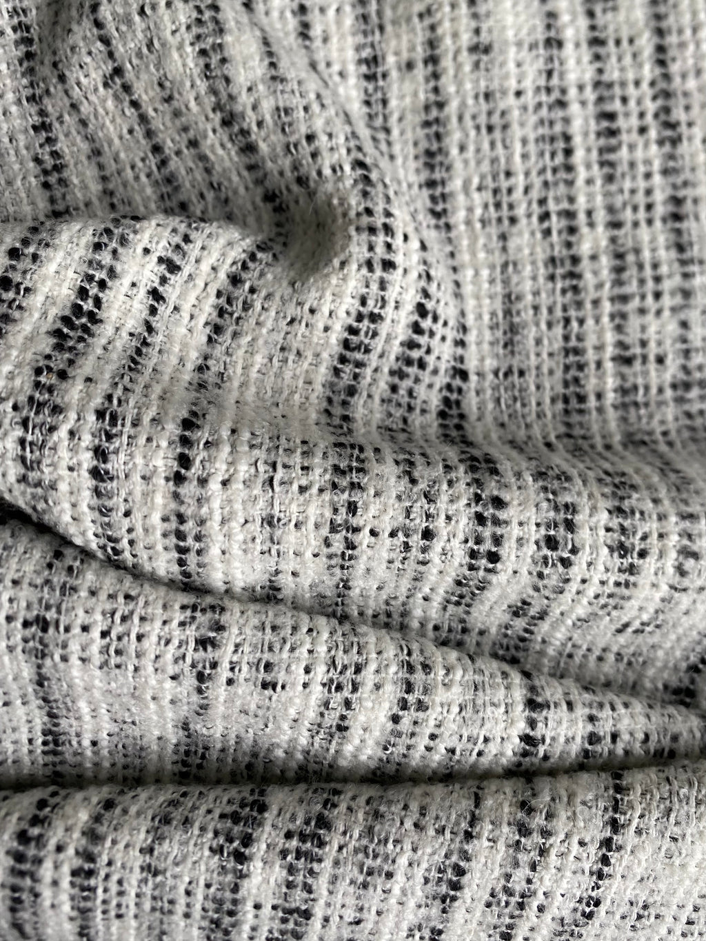 169MX. Tweed. 330g/m2.