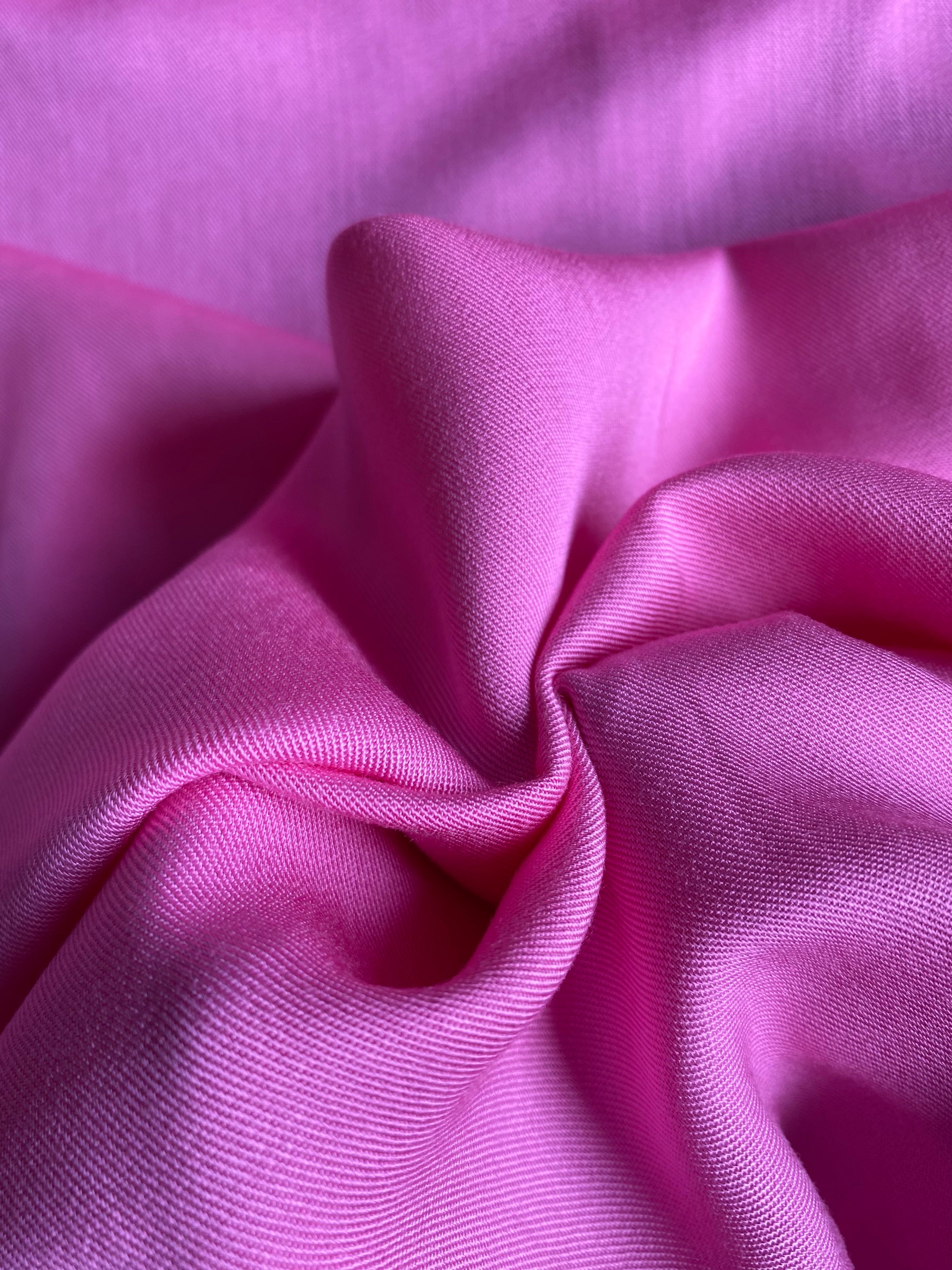 179V. Viscose . 160g/m2.