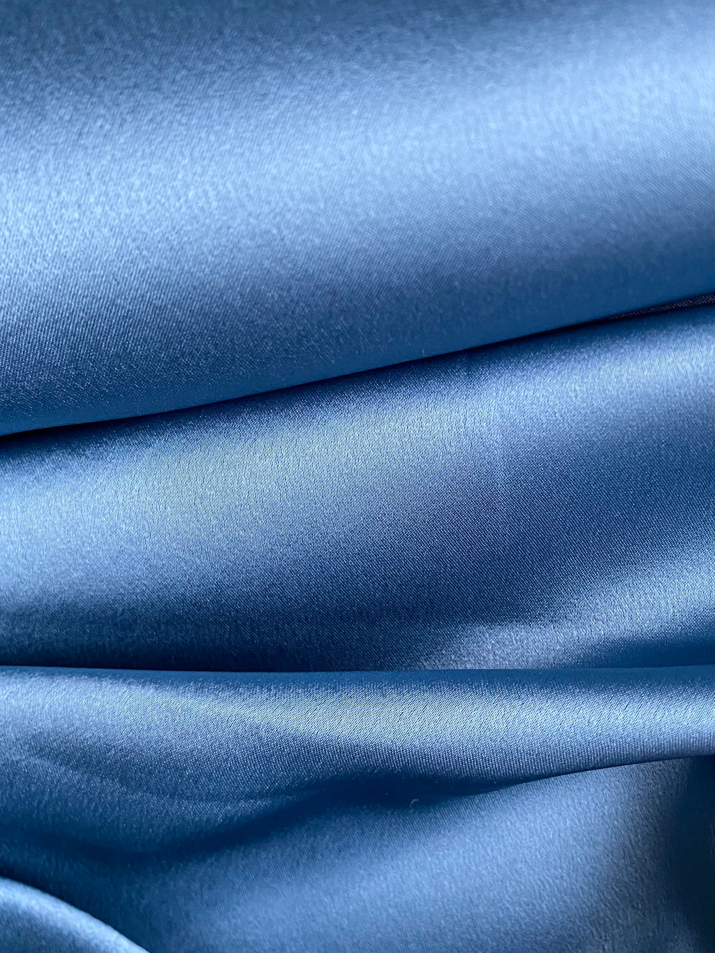 170AV. Satin. 180g/m2.