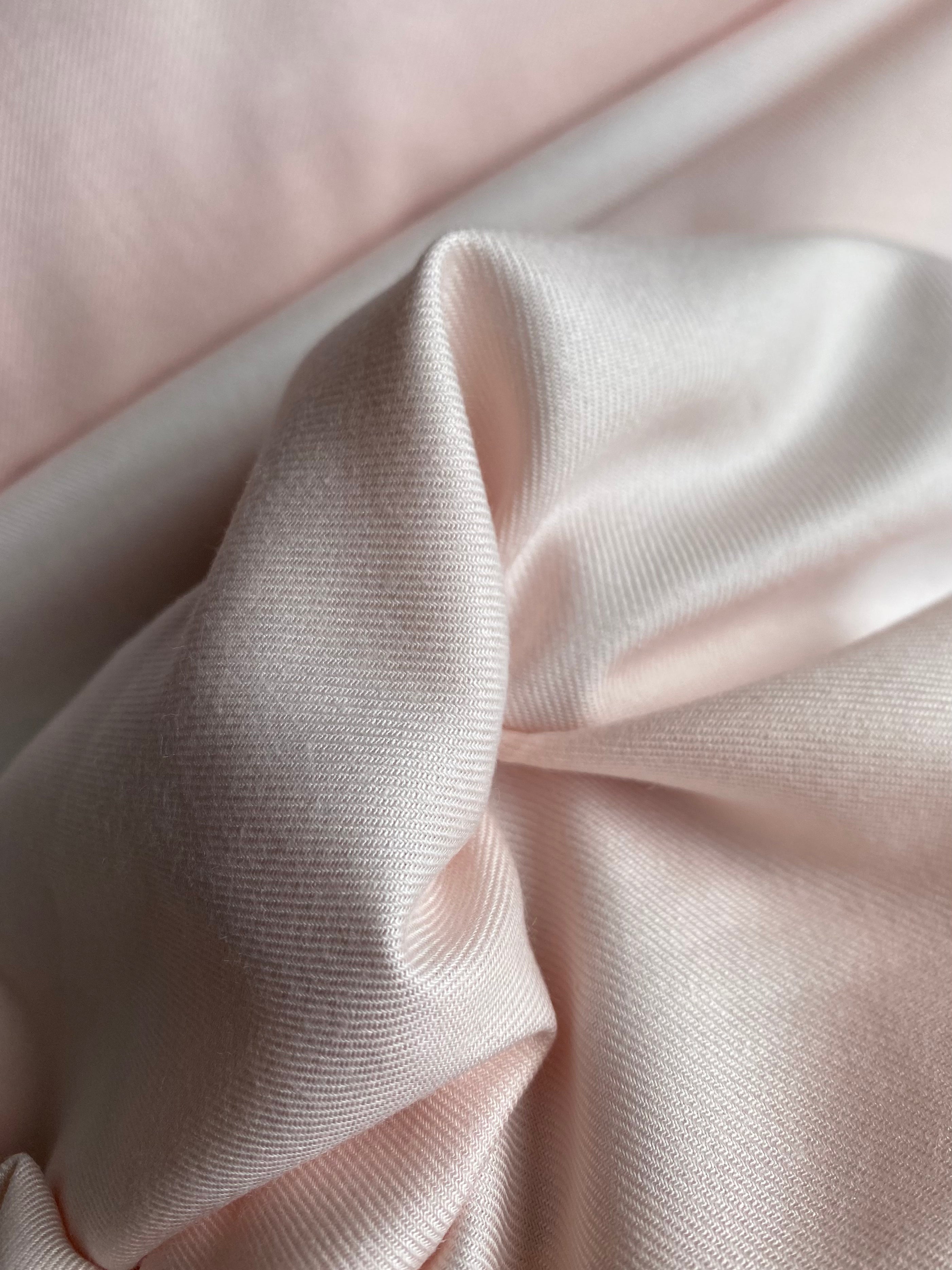 115V. Viscose. 140g/m2.
