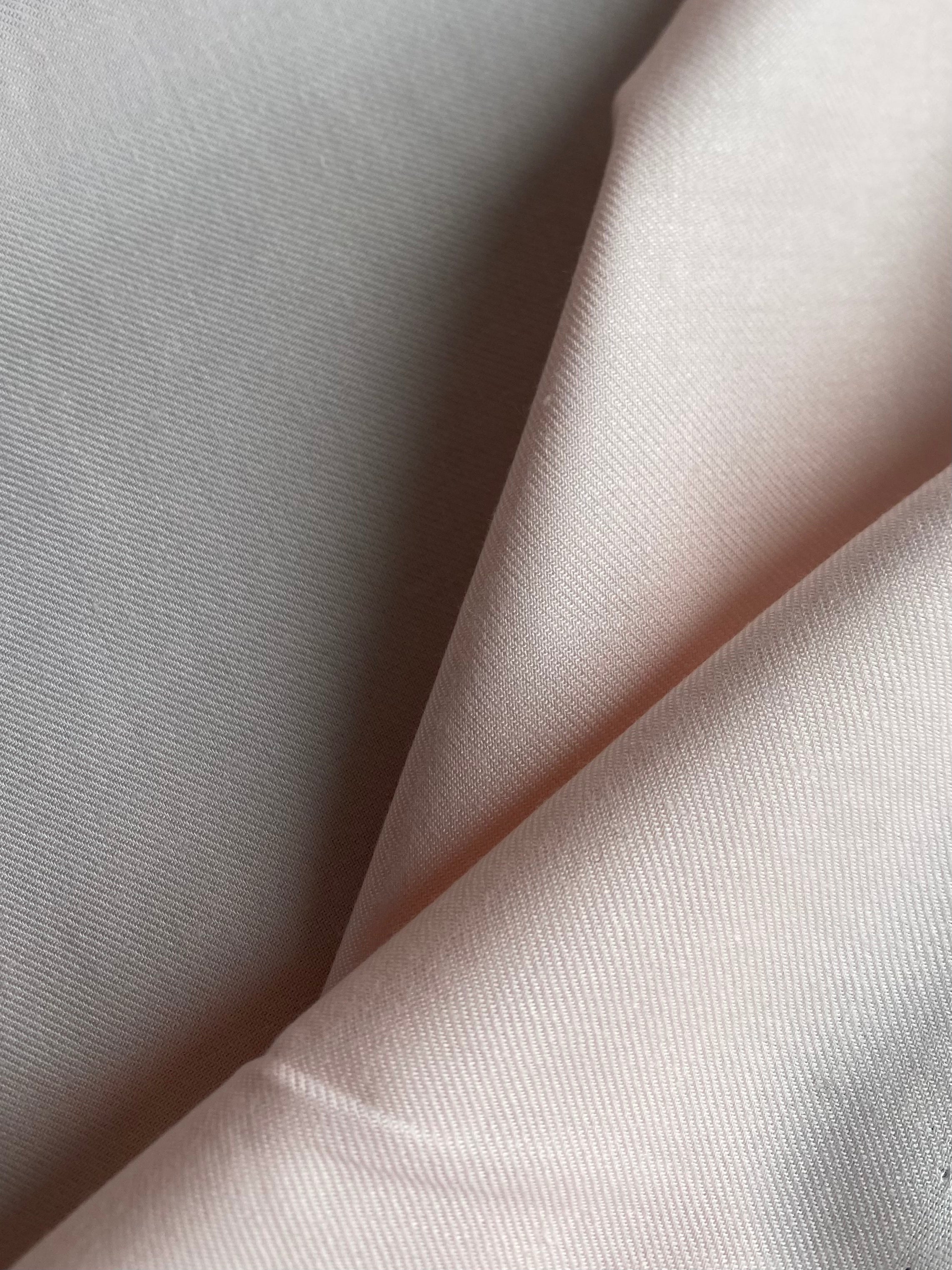 115V. Viscose. 140g/m2.