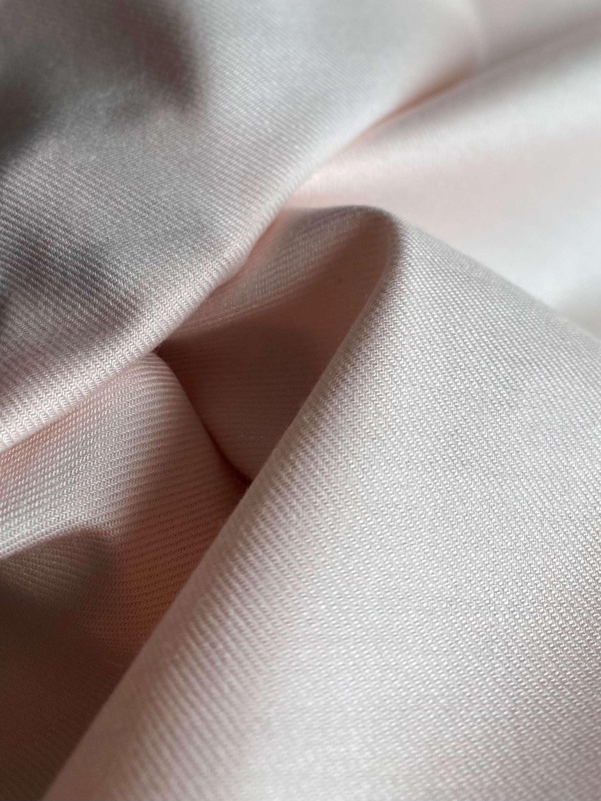 115V. Viscose. 140g/m2.
