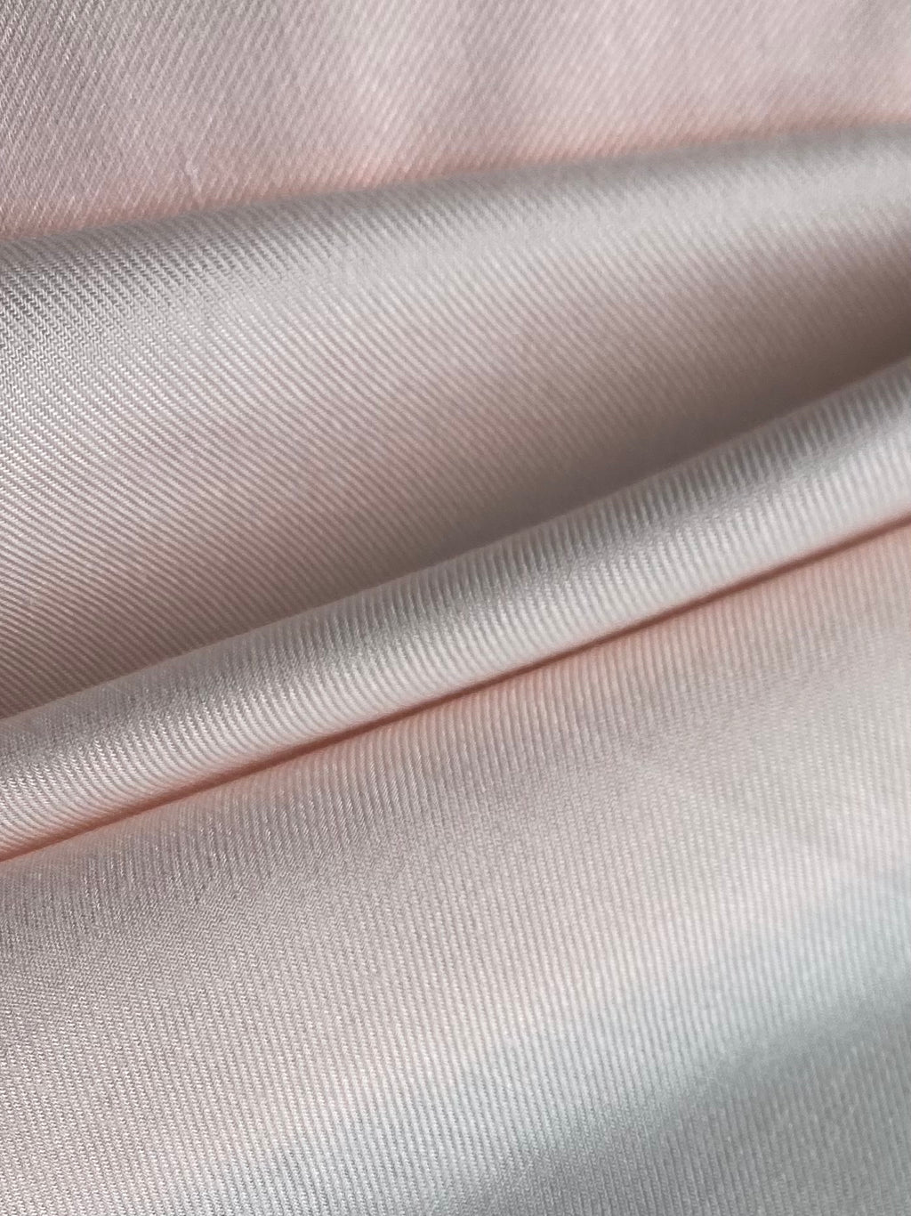 115V. Viscose. 140g/m2.