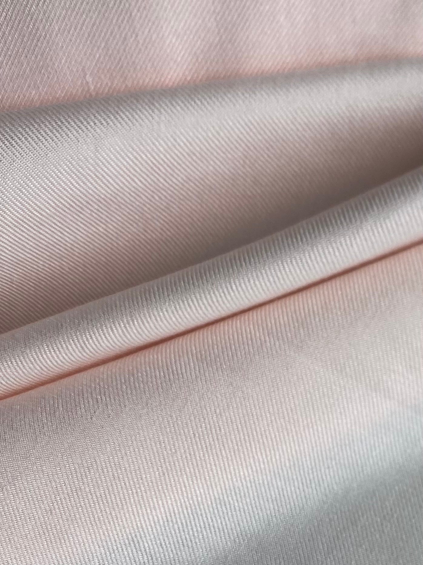 115V. Viscose. 140g/m2.