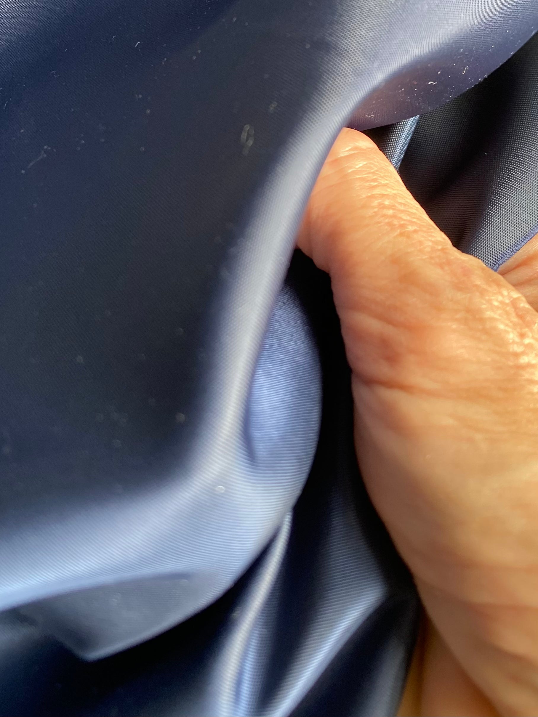 174PJ. Waterproof satin. 160g/m2.