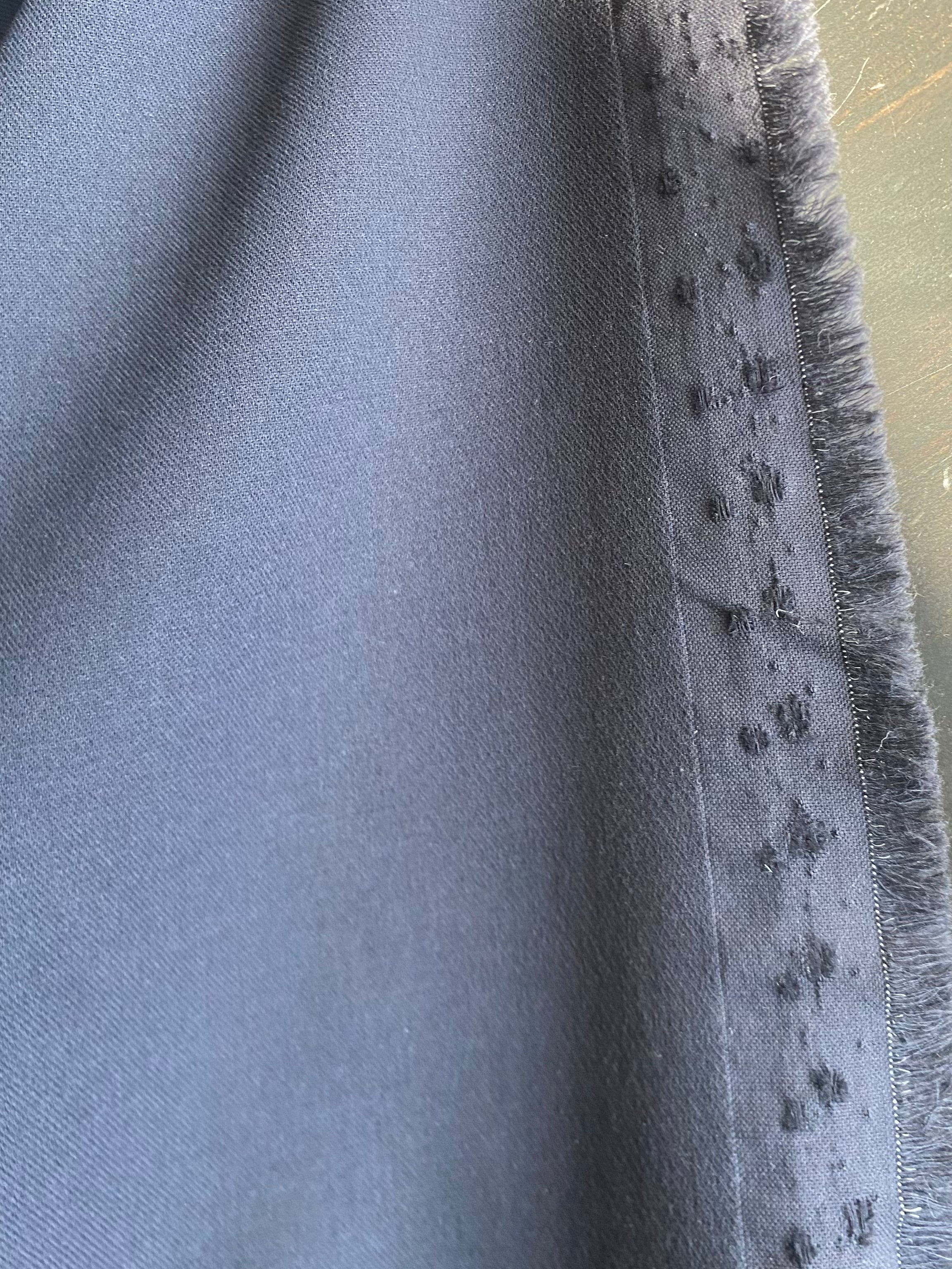 166WC. Cotton-wool stretch. 280g/m2. 2.4m coupon.