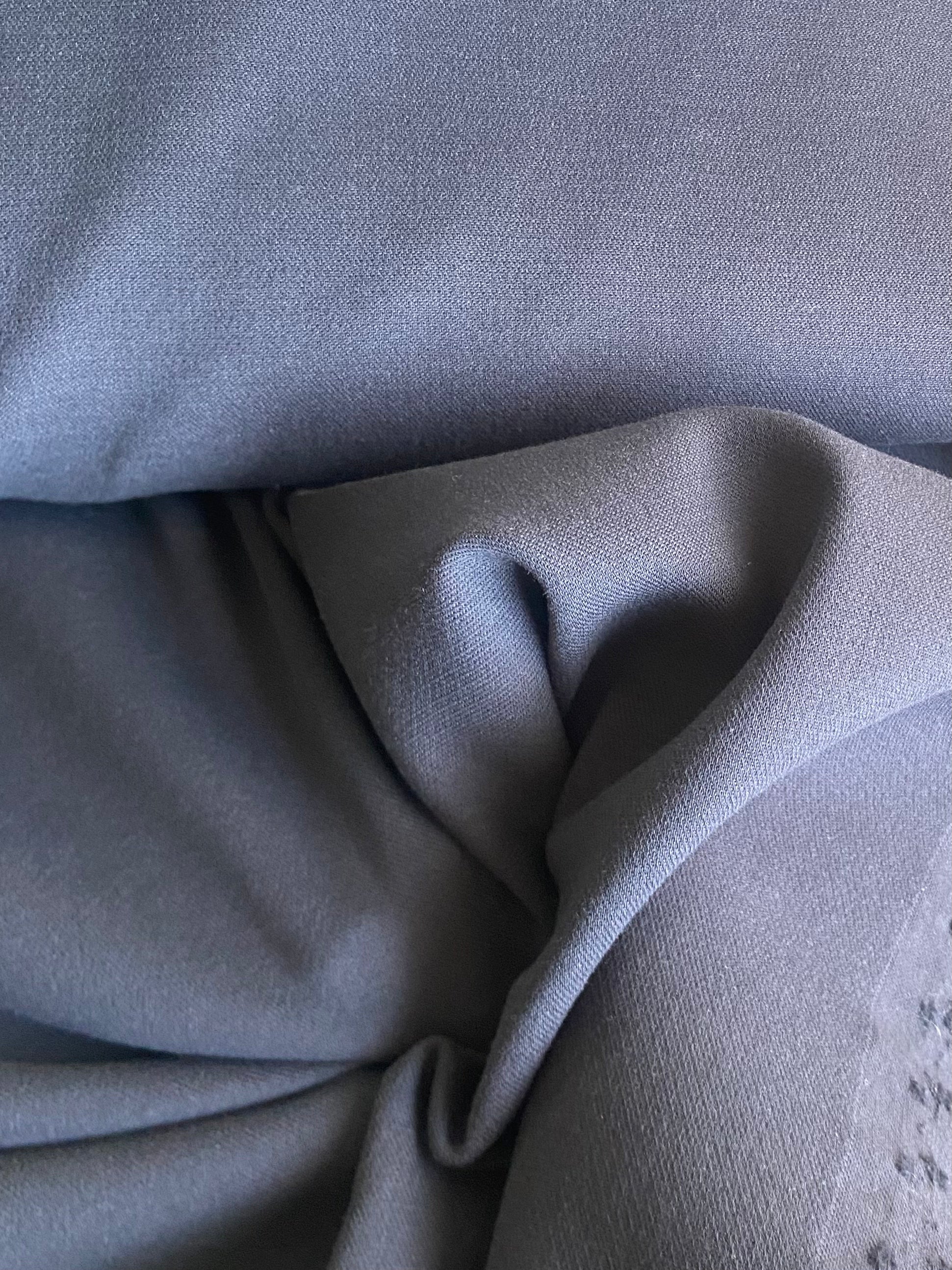 166WC. Cotton-wool stretch. 280g/m2. 2.4m coupon.
