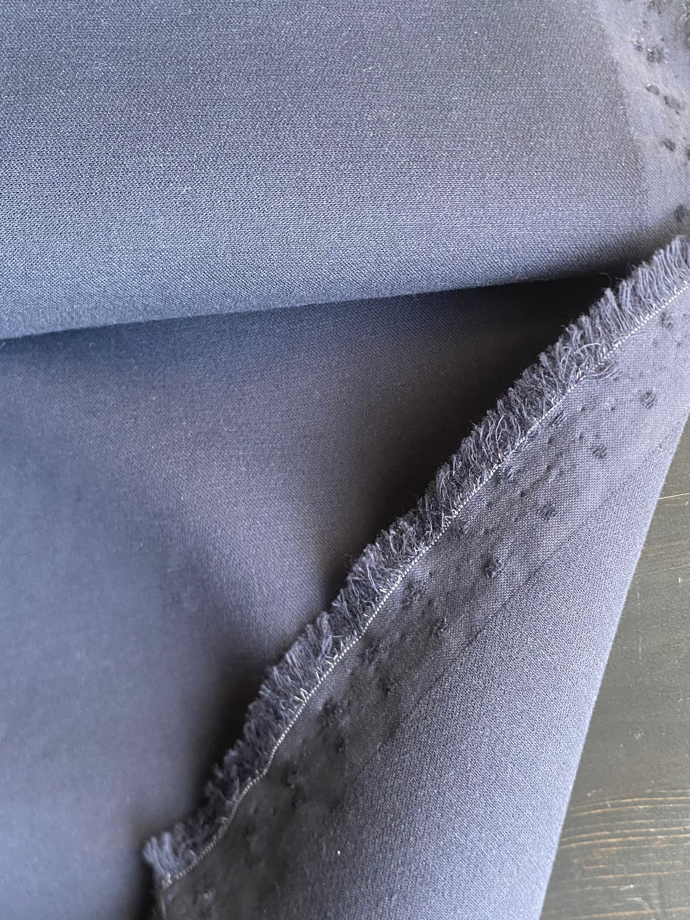 166WC. Cotton-wool stretch. 280g/m2. 2.4m coupon.