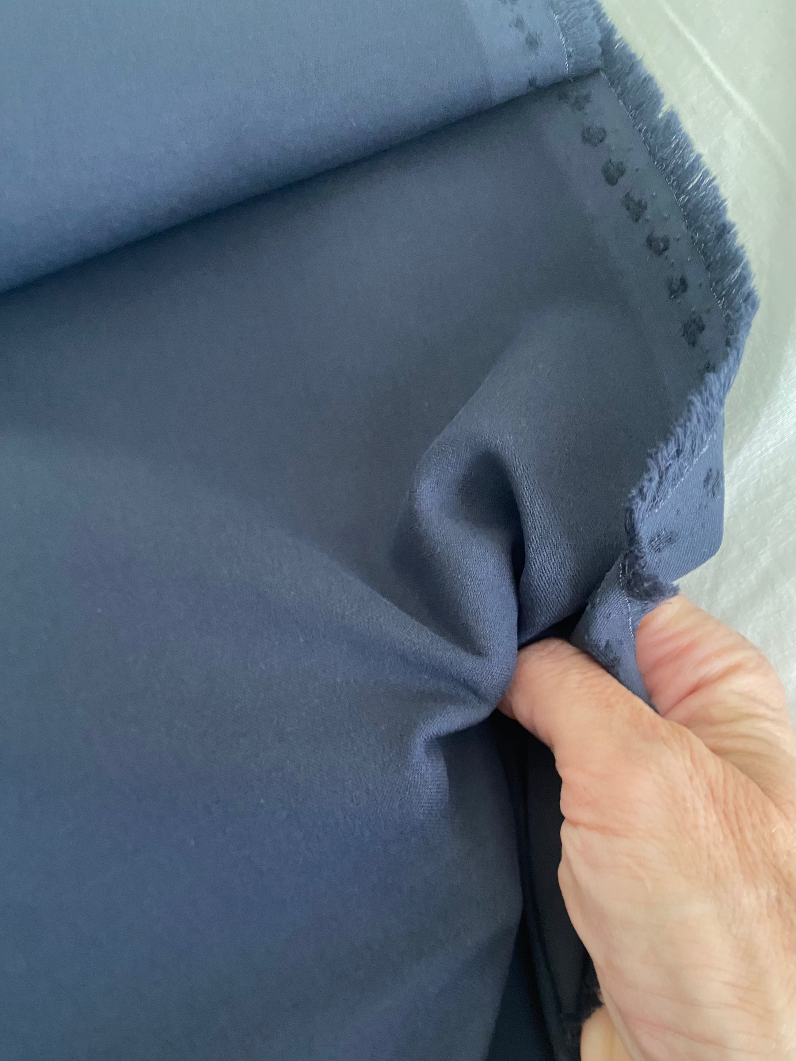 166WC. Cotton-wool stretch. 280g/m2. 2.4m coupon.