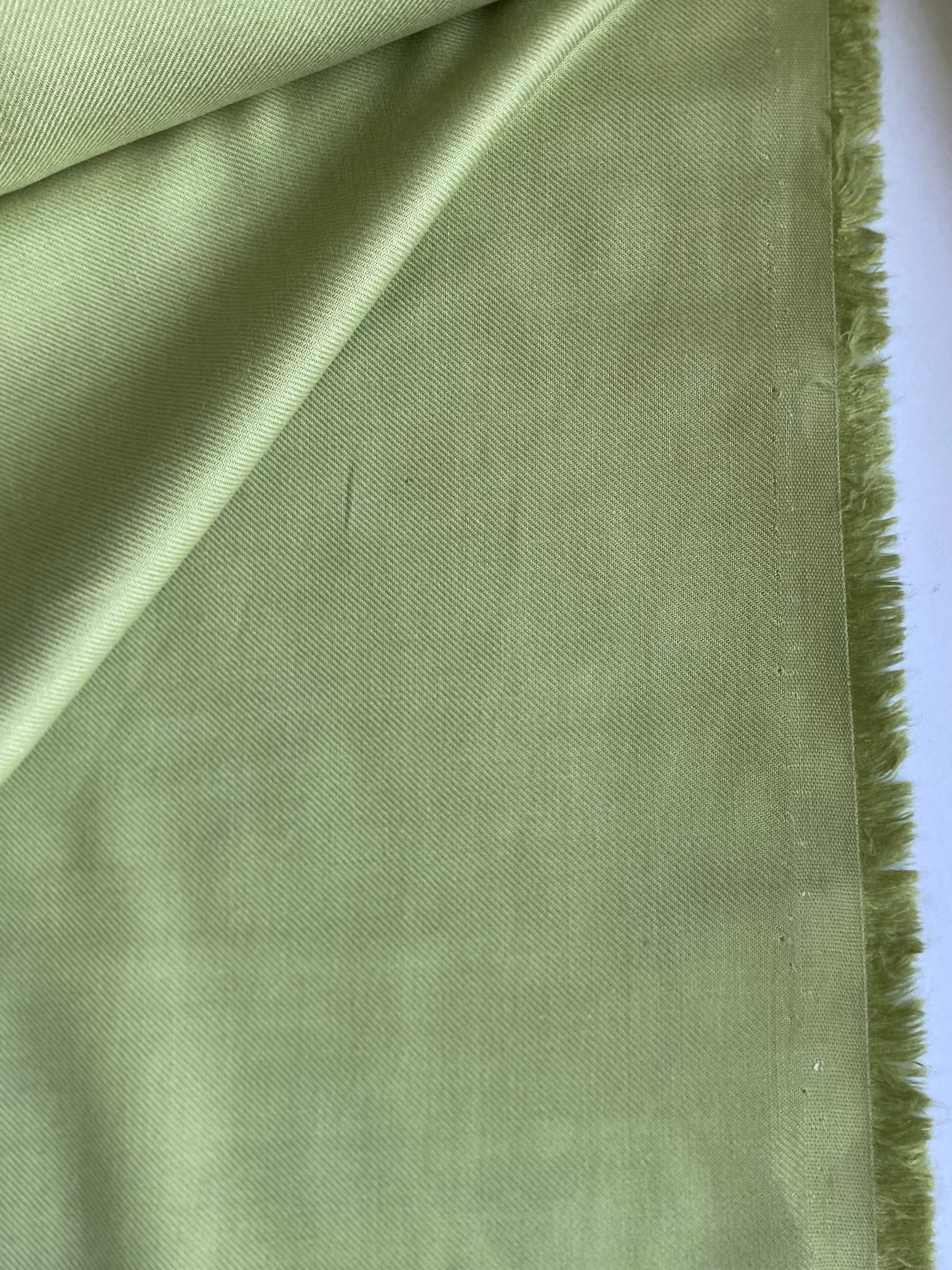054V. Viscose flannel. 140g/m2.