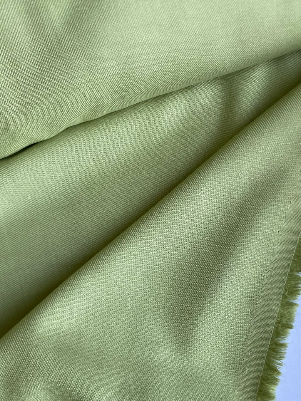 054V. Viscose flannel. 140g/m2.