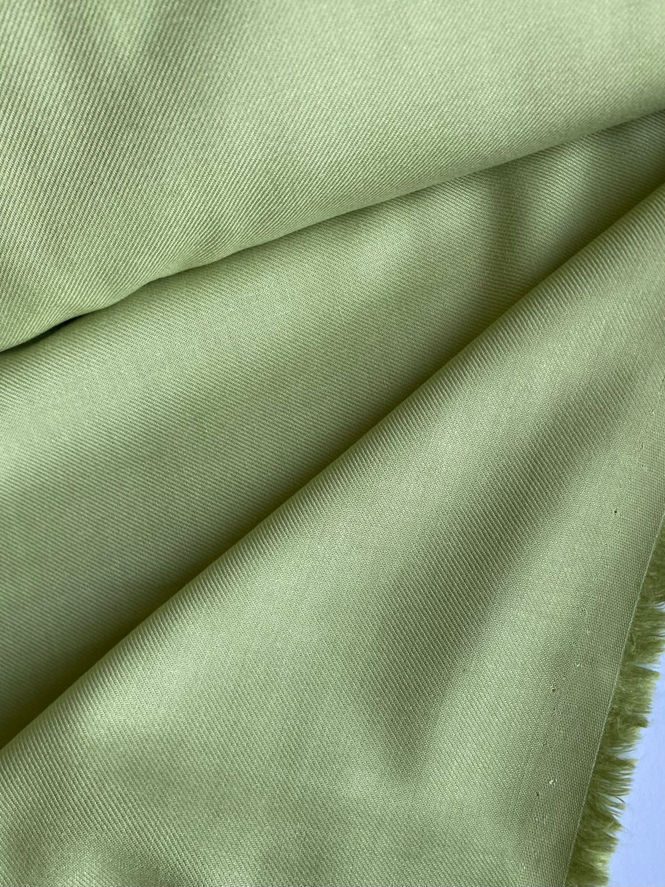 054V. Viscose flannel. 140g/m2.
