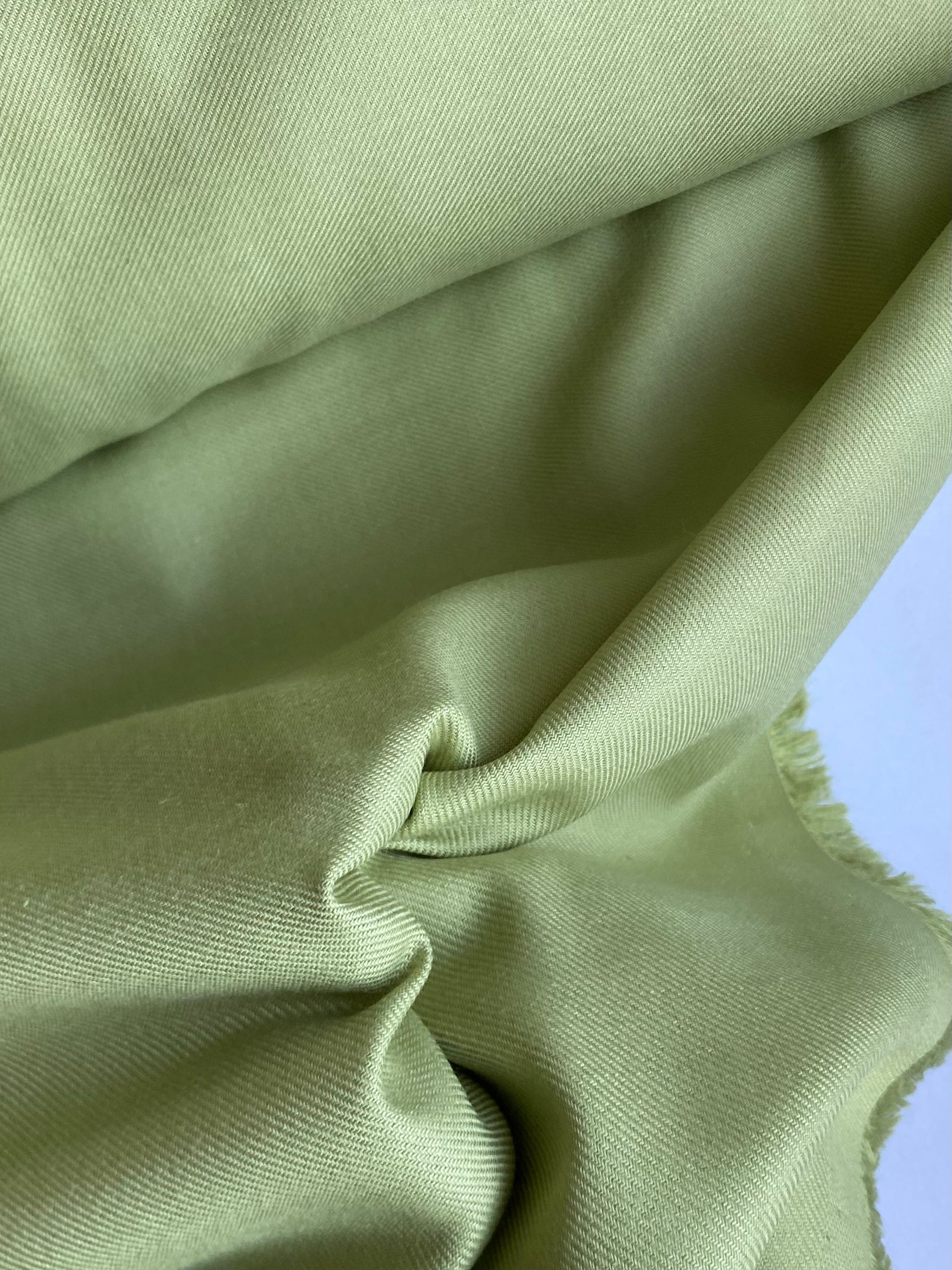 054V. Viscose flannel. 140g/m2.
