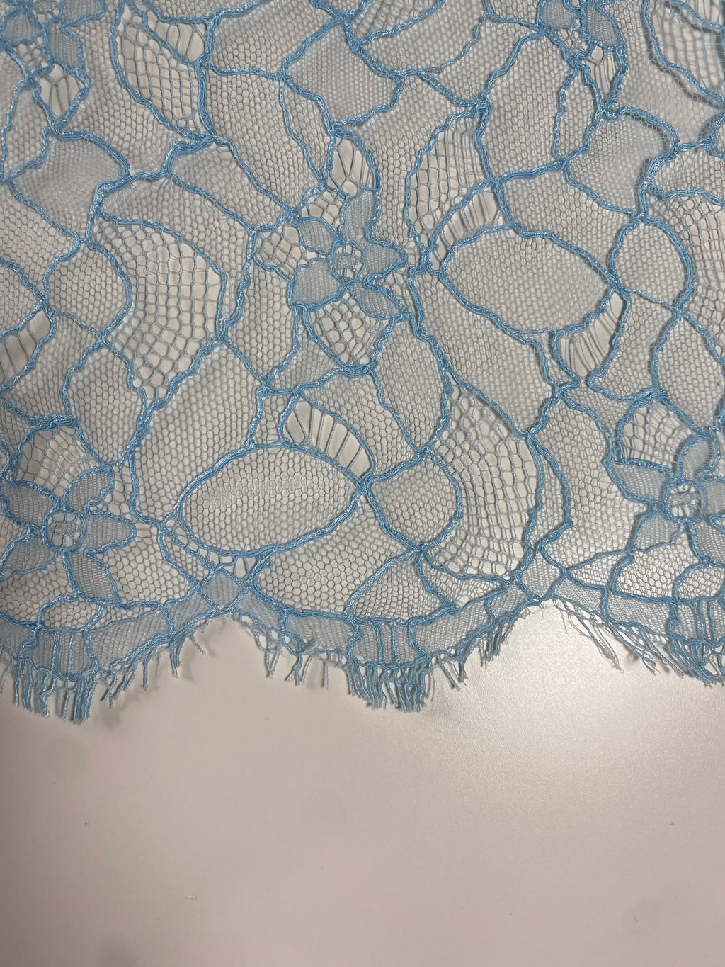 003LC. Couture lace. 75g/m2. 1.25m coupon