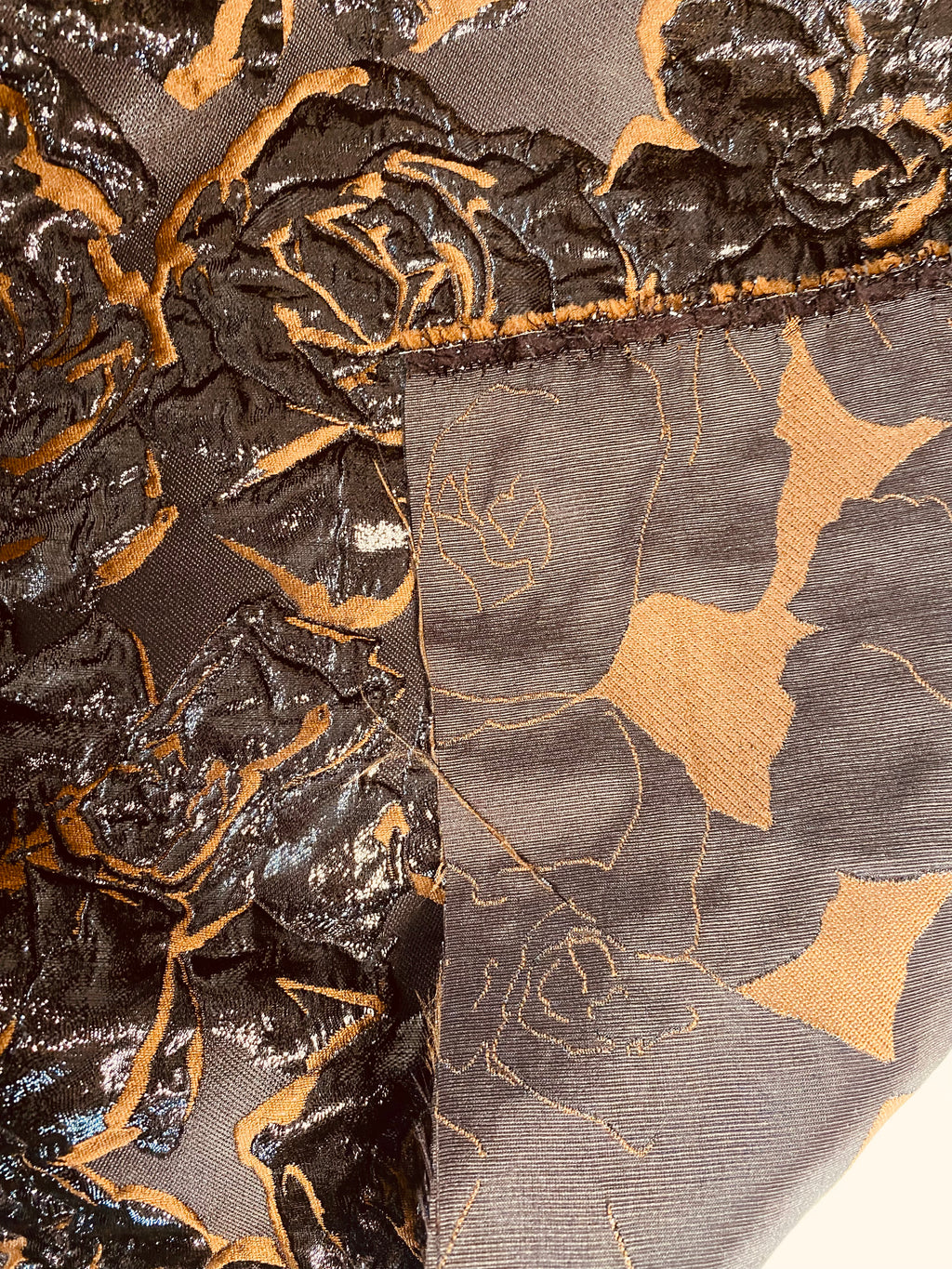 023HC. Jacquard cloqué. 120g/m2.