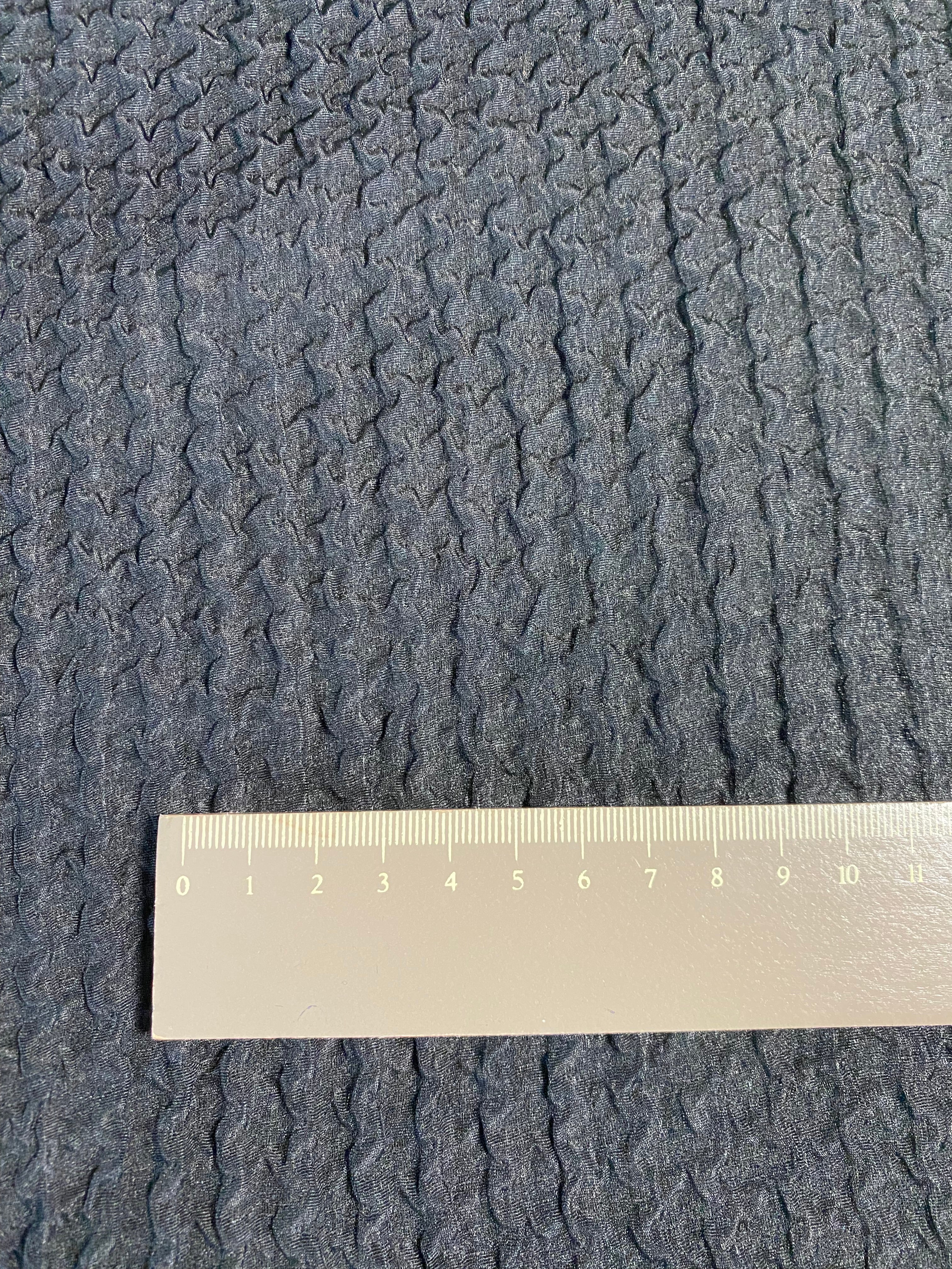 027S. Structured organza. 110g/m2.