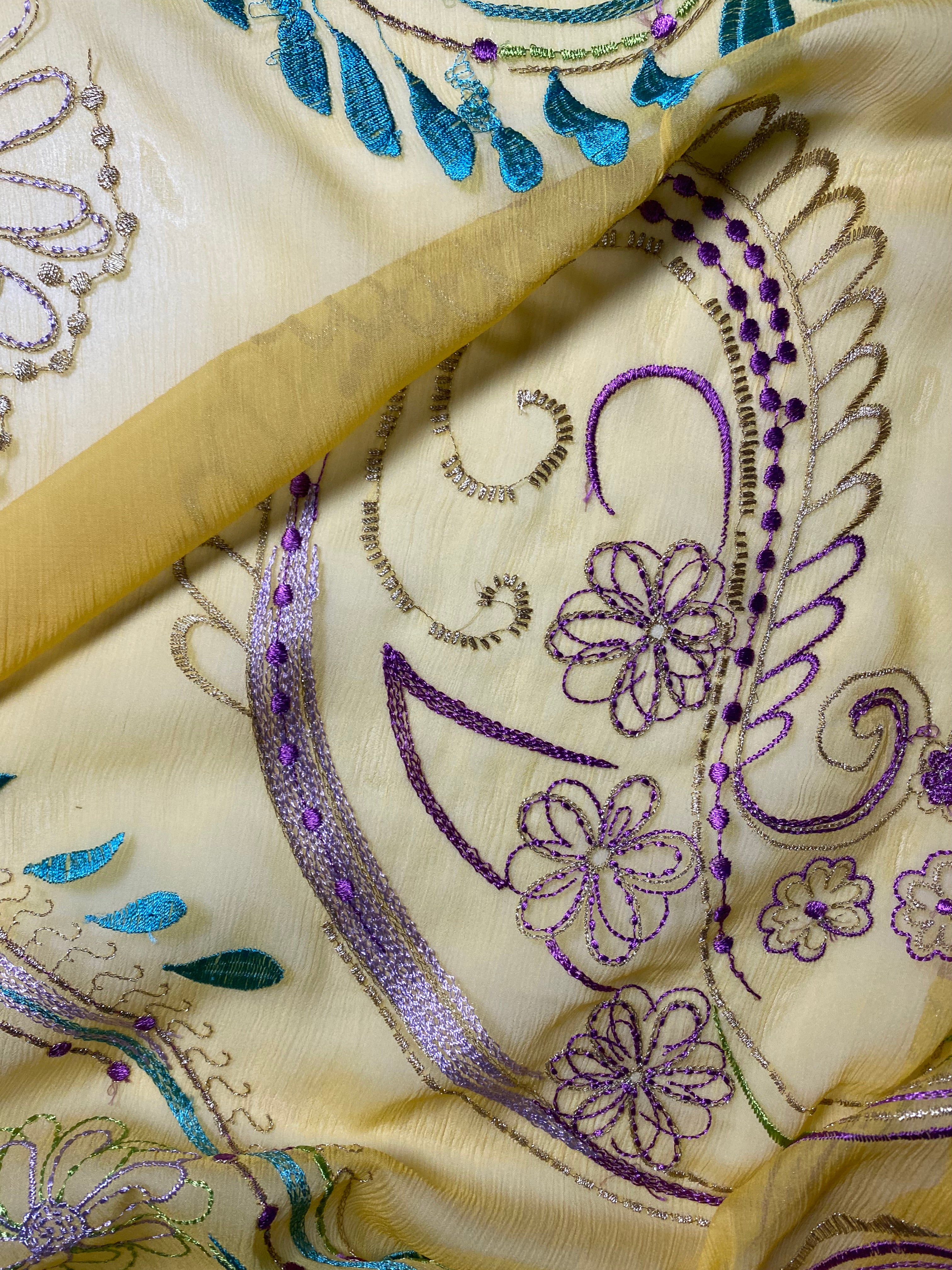 047S. Embroidered silk mousseline. 30g/m2.
