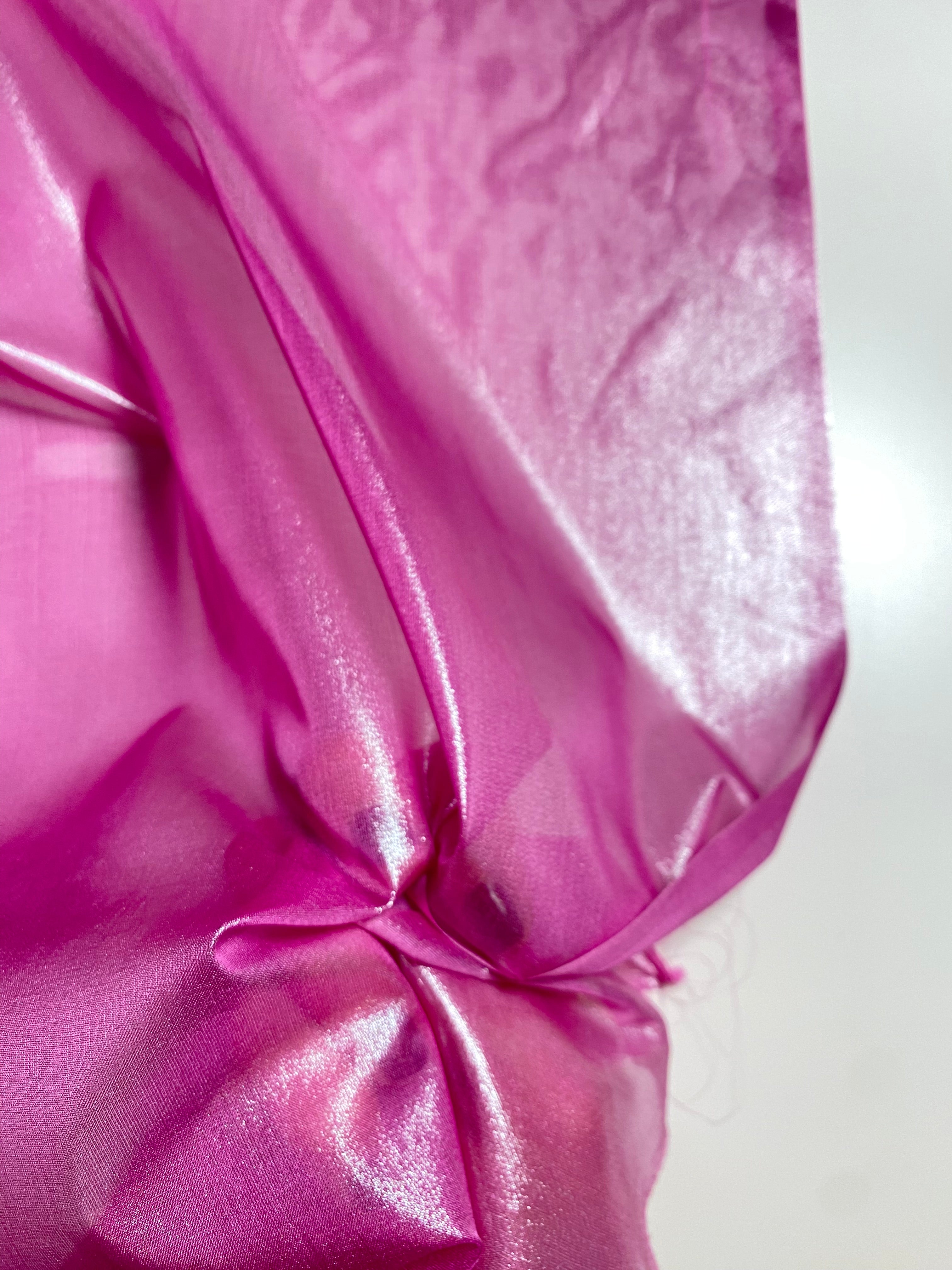 049S. Silk with metallic surface. 25g/m2.