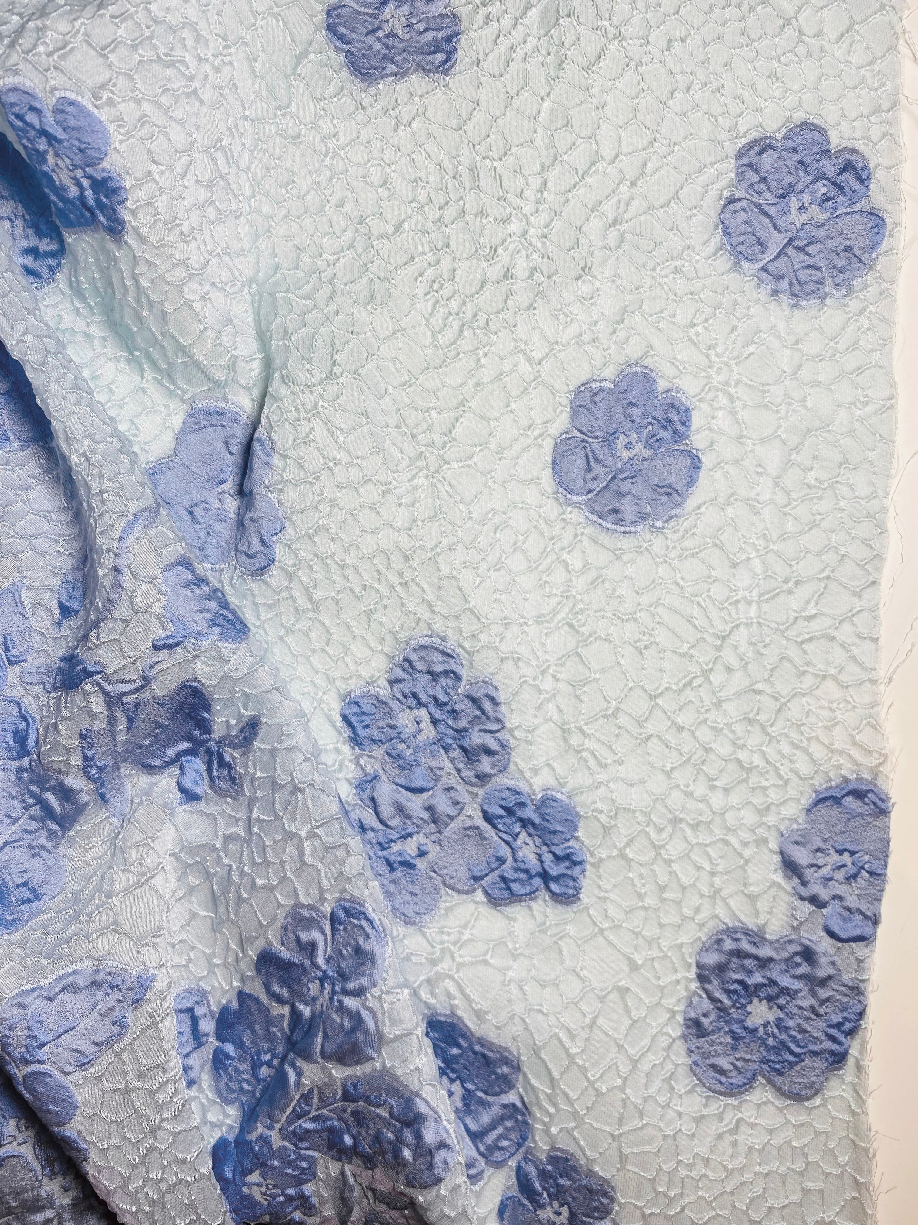 068HC. Jacquard cloqué. 110g/m2.