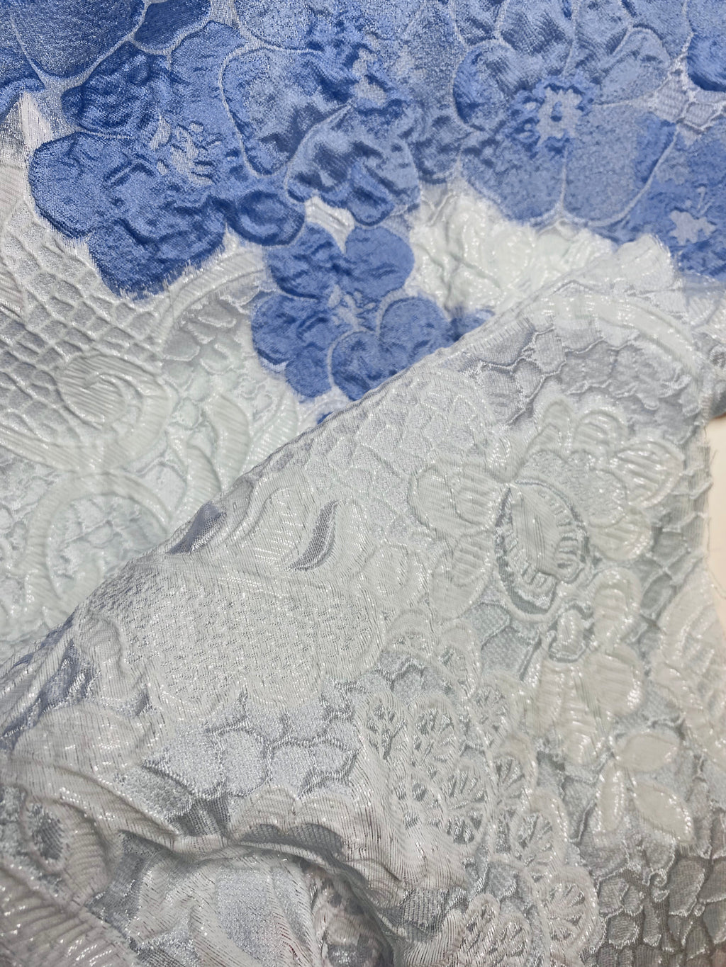 068HC. Jacquard cloqué. 110g/m2.