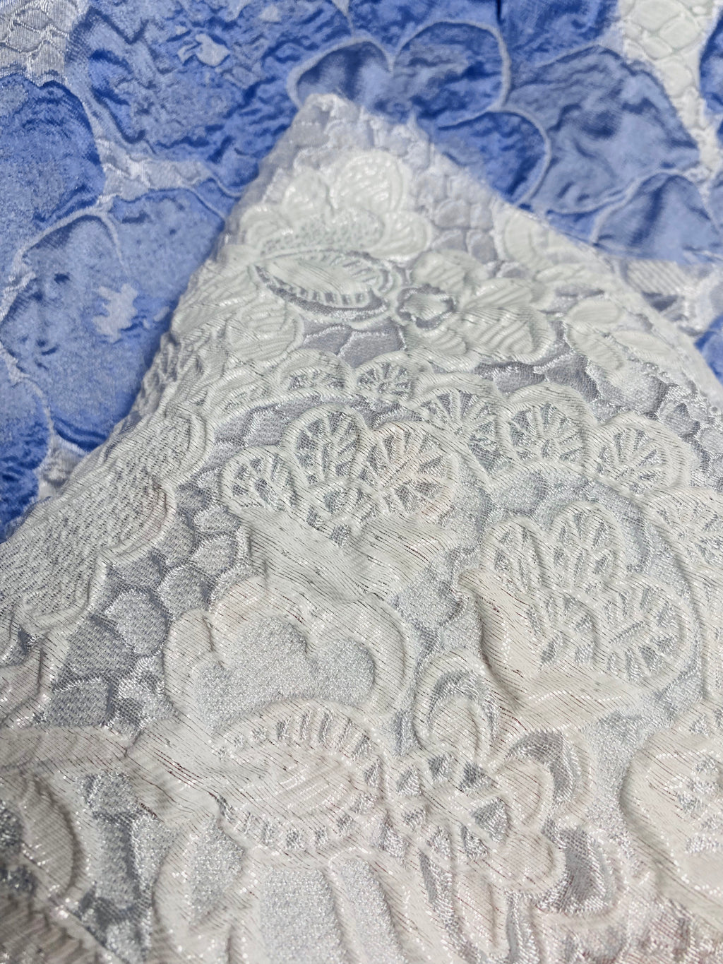 068HC. Jacquard cloqué. 110g/m2.