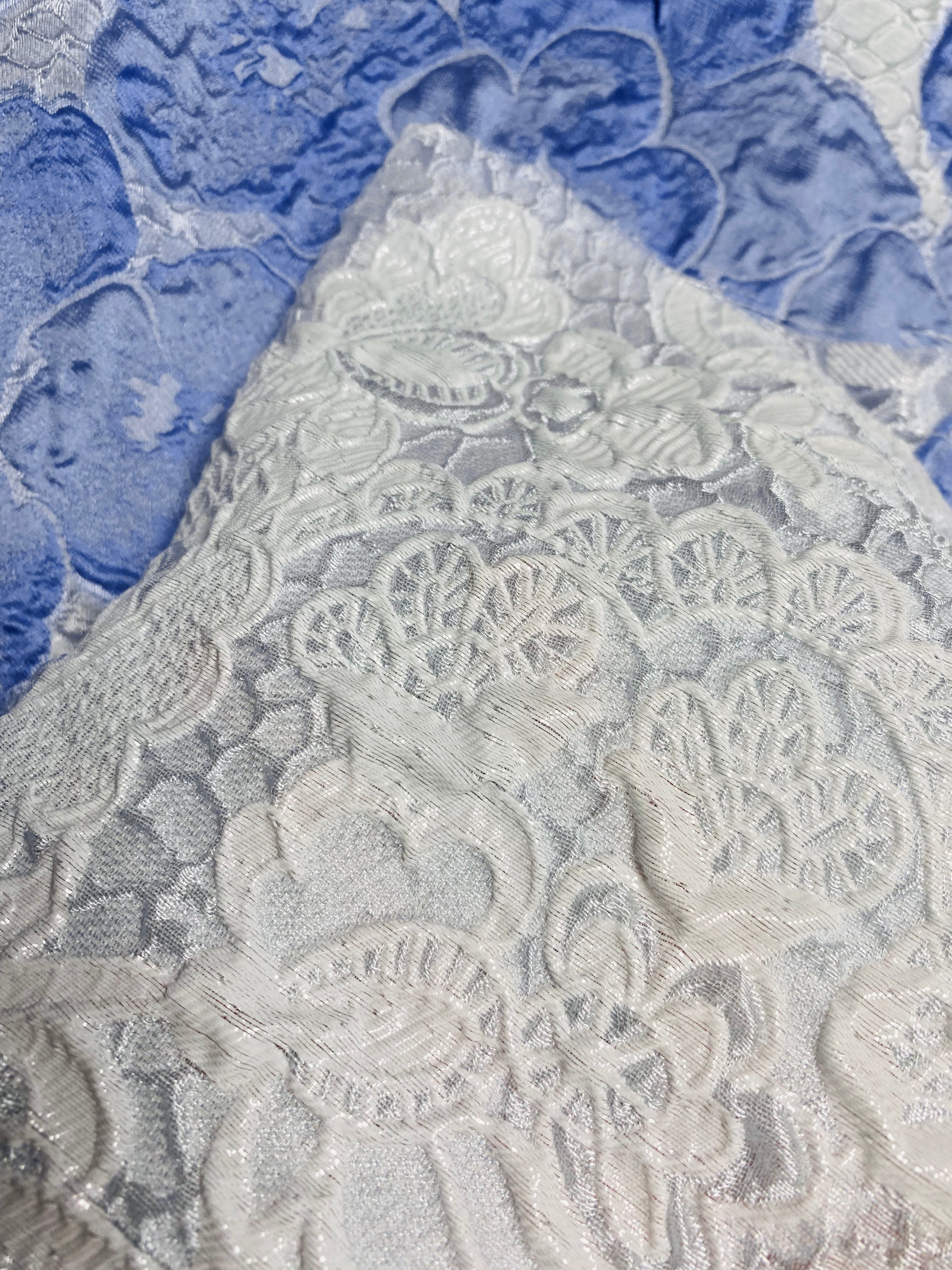 068HC. Jacquard cloqué. 110g/m2.