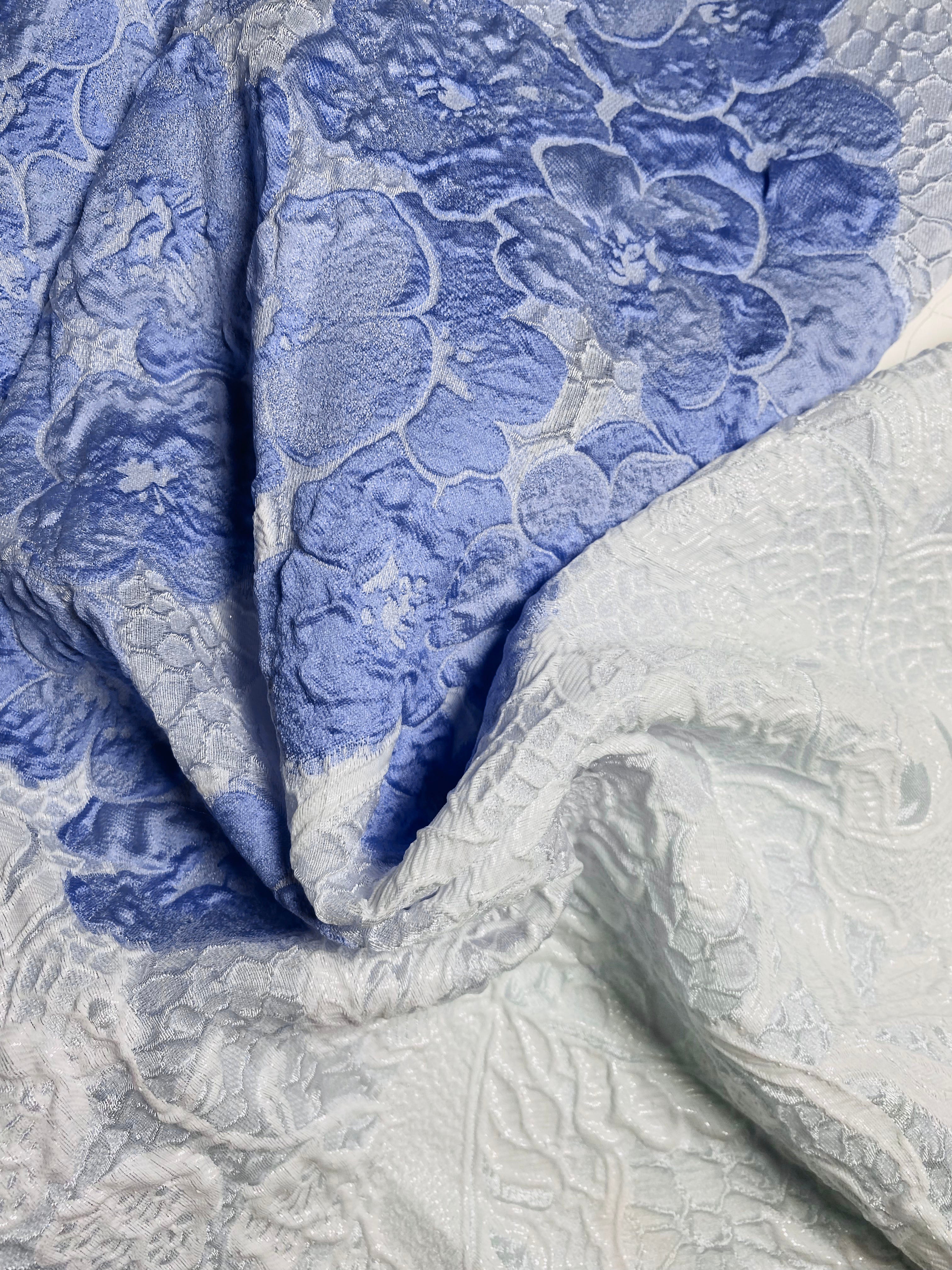068HC. Jacquard cloqué. 110g/m2.