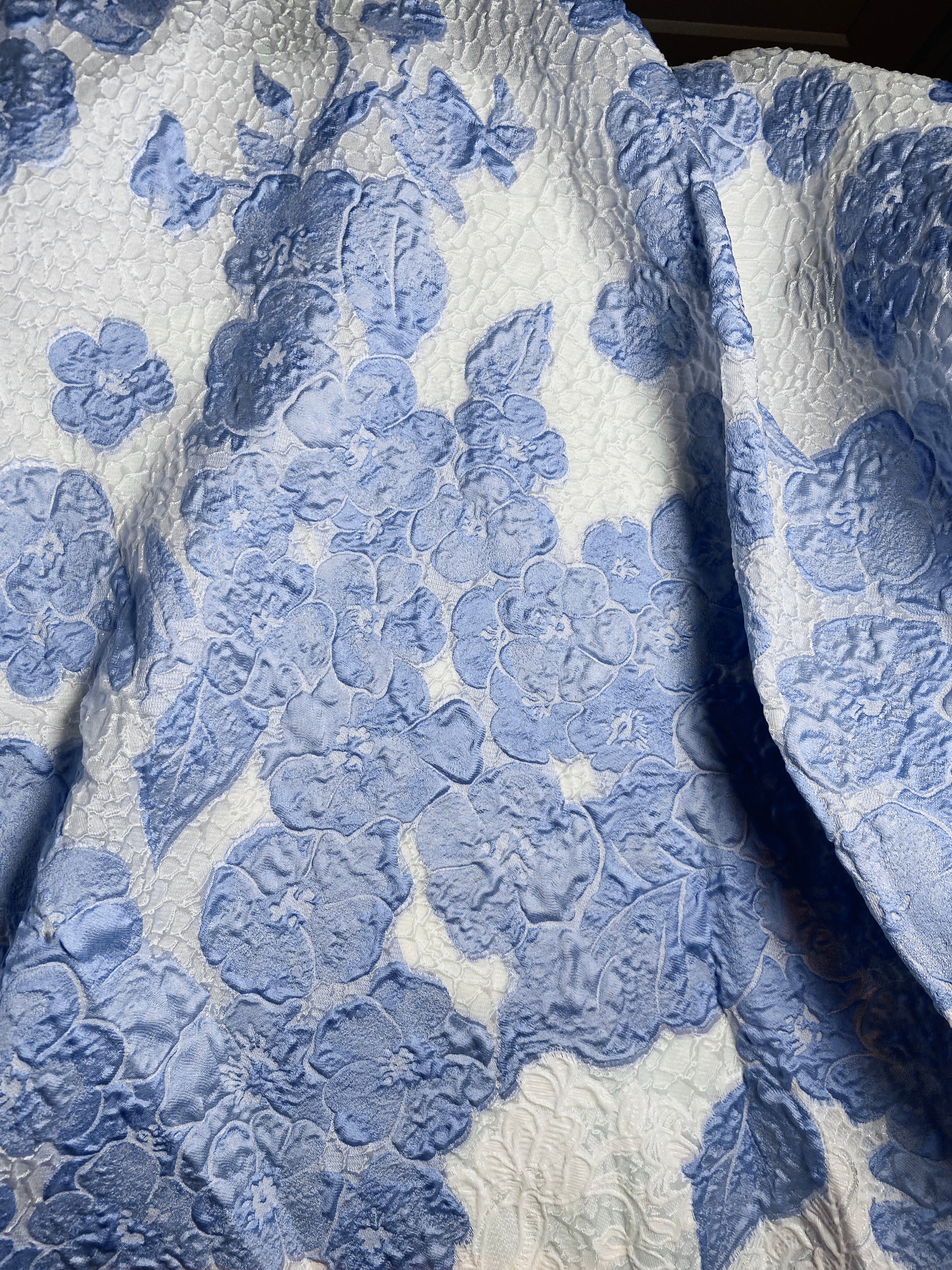 068HC. Jacquard cloqué. 110g/m2.