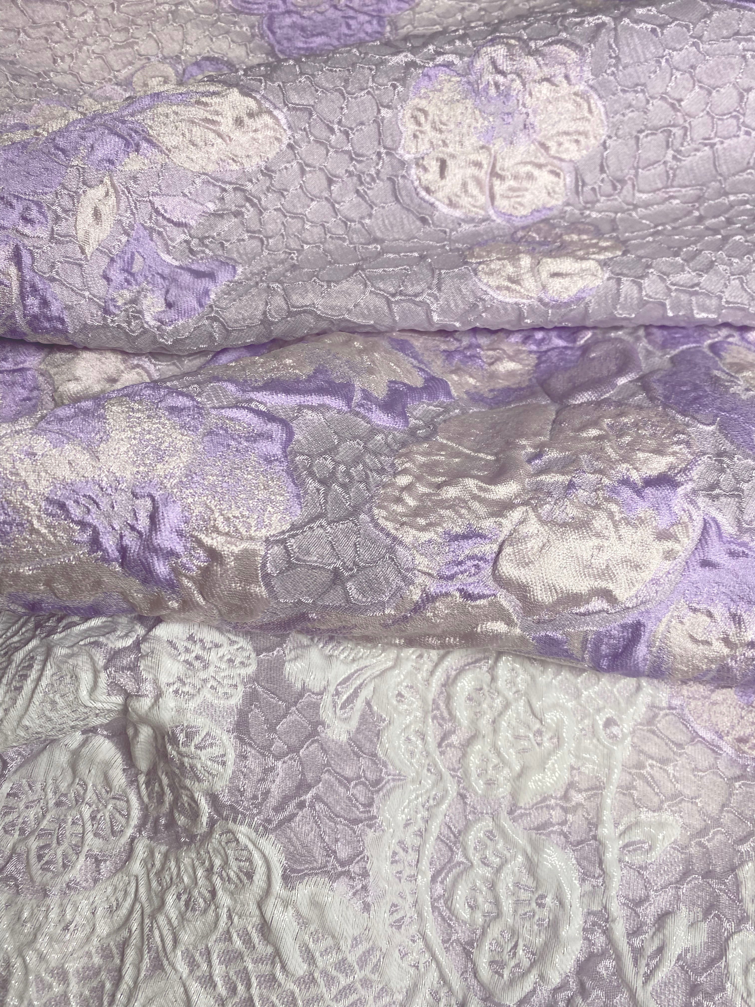 0681HC. Jacquard cloqué. 110g/m2.