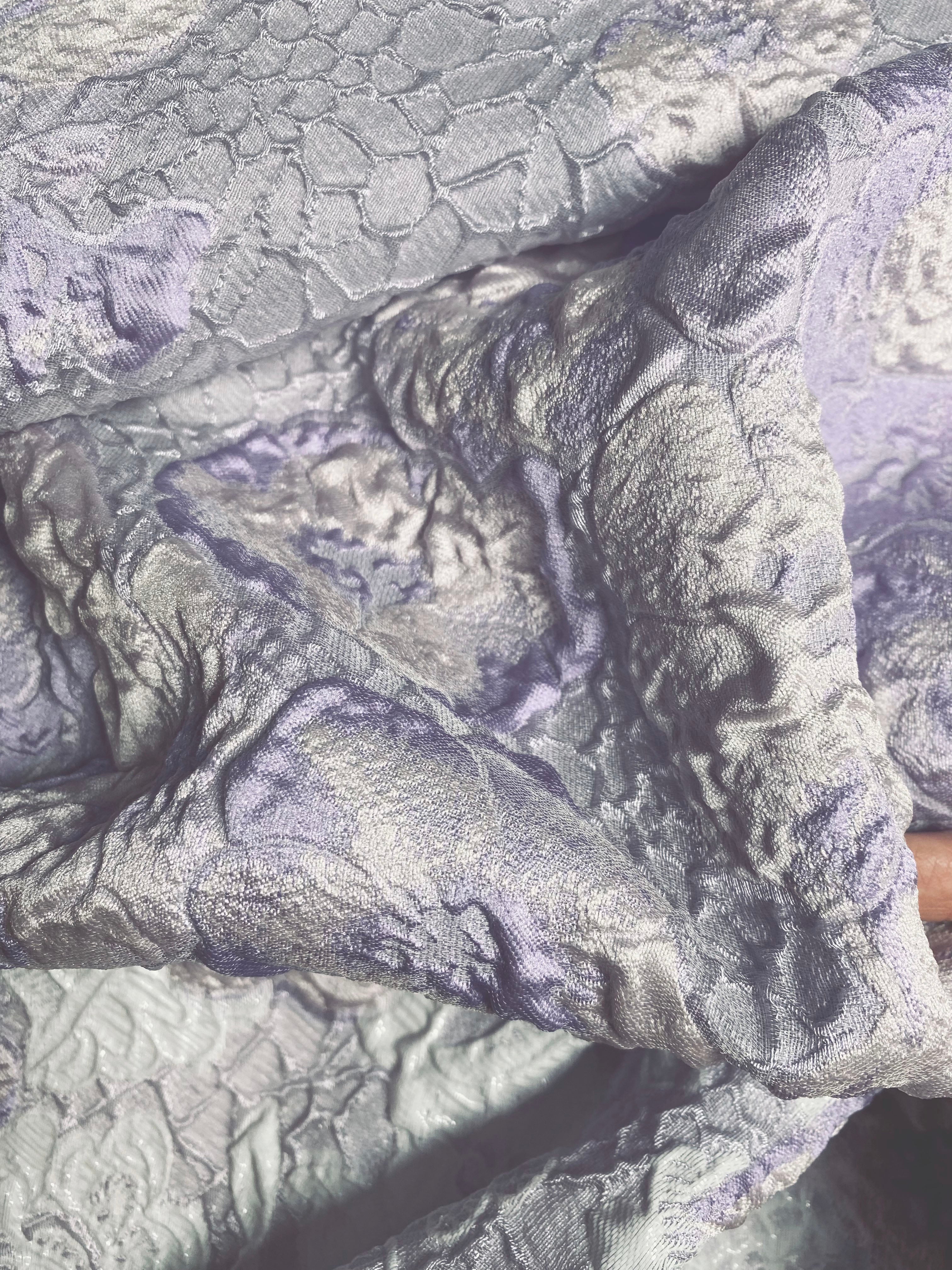 0681HC. Jacquard cloqué. 110g/m2.