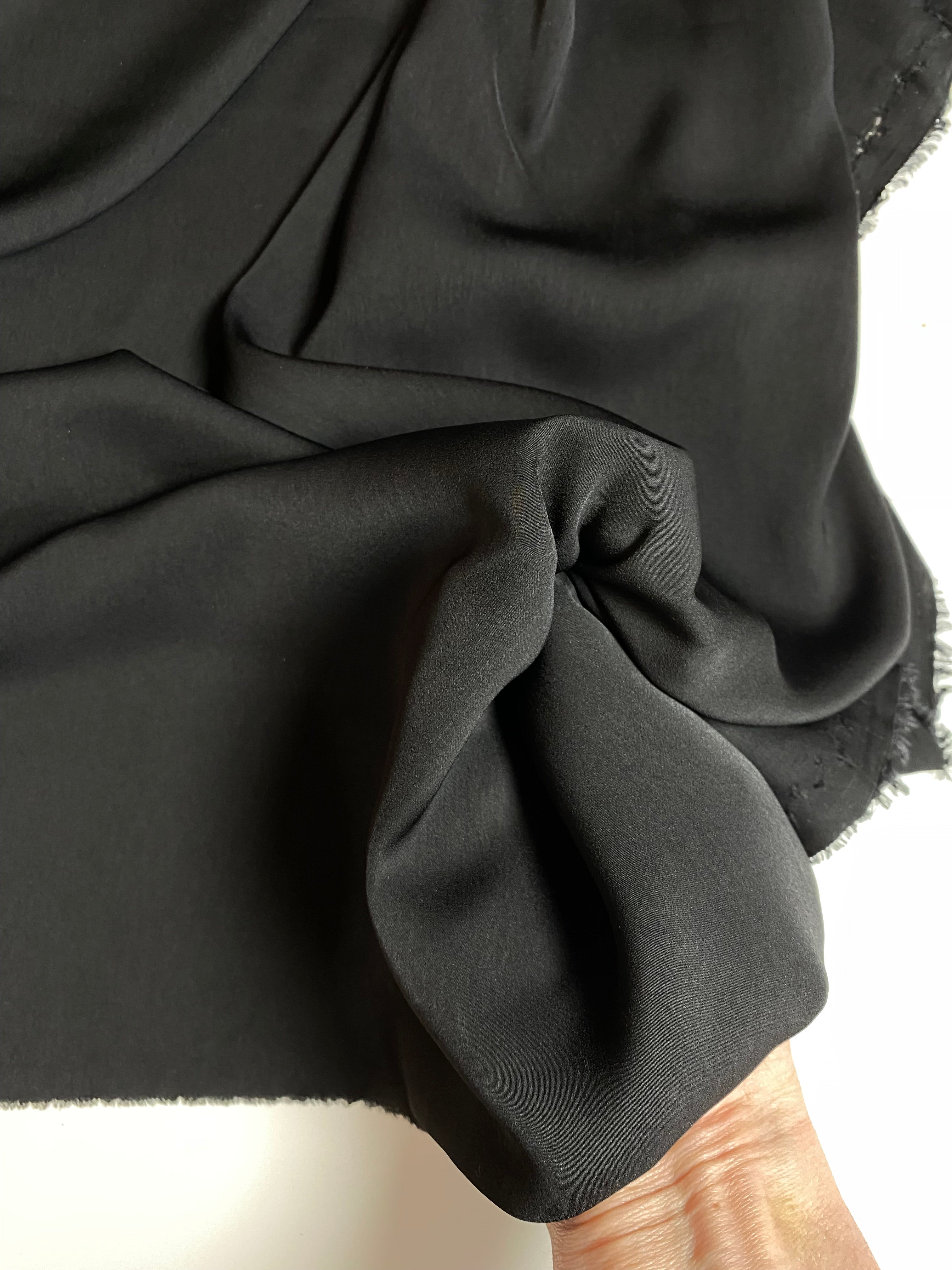 132S. Thin fluid silk. 60g/m2.