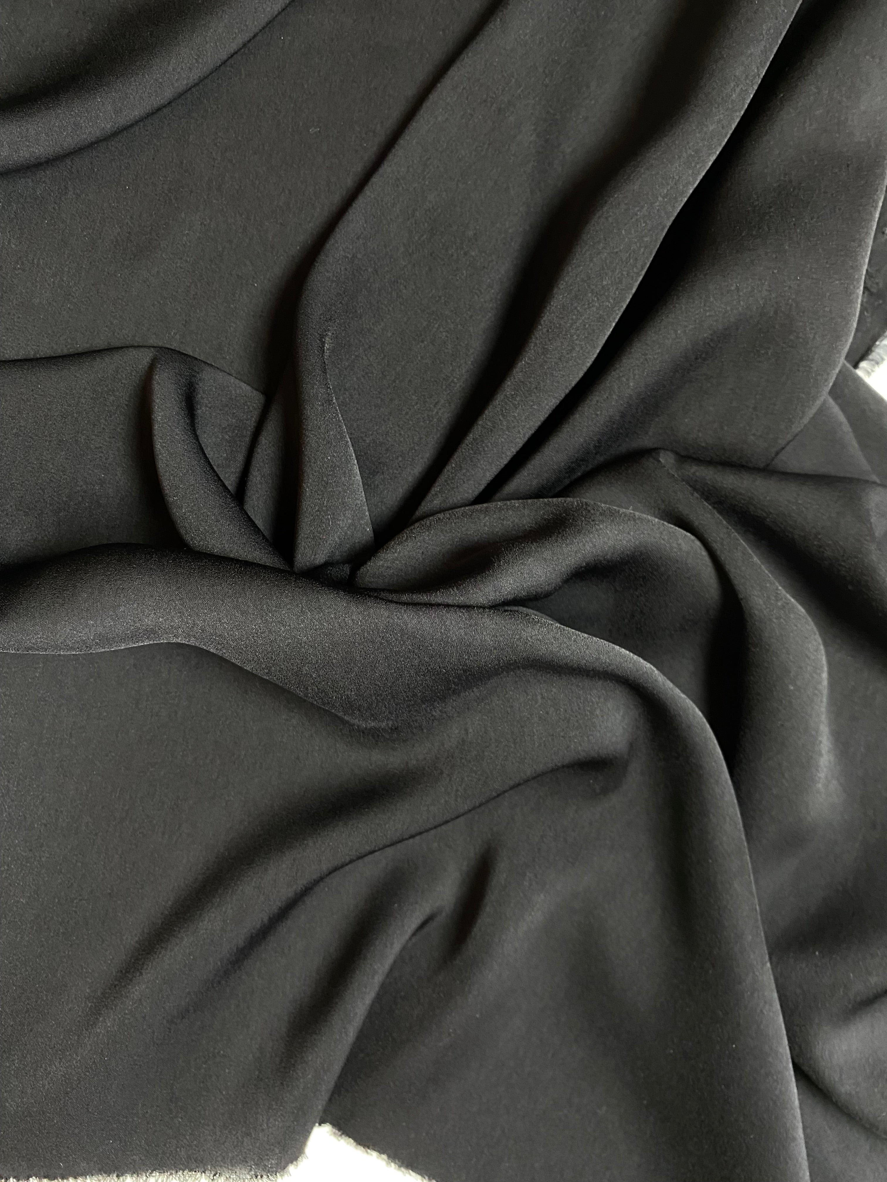 132S. Thin fluid silk. 60g/m2.