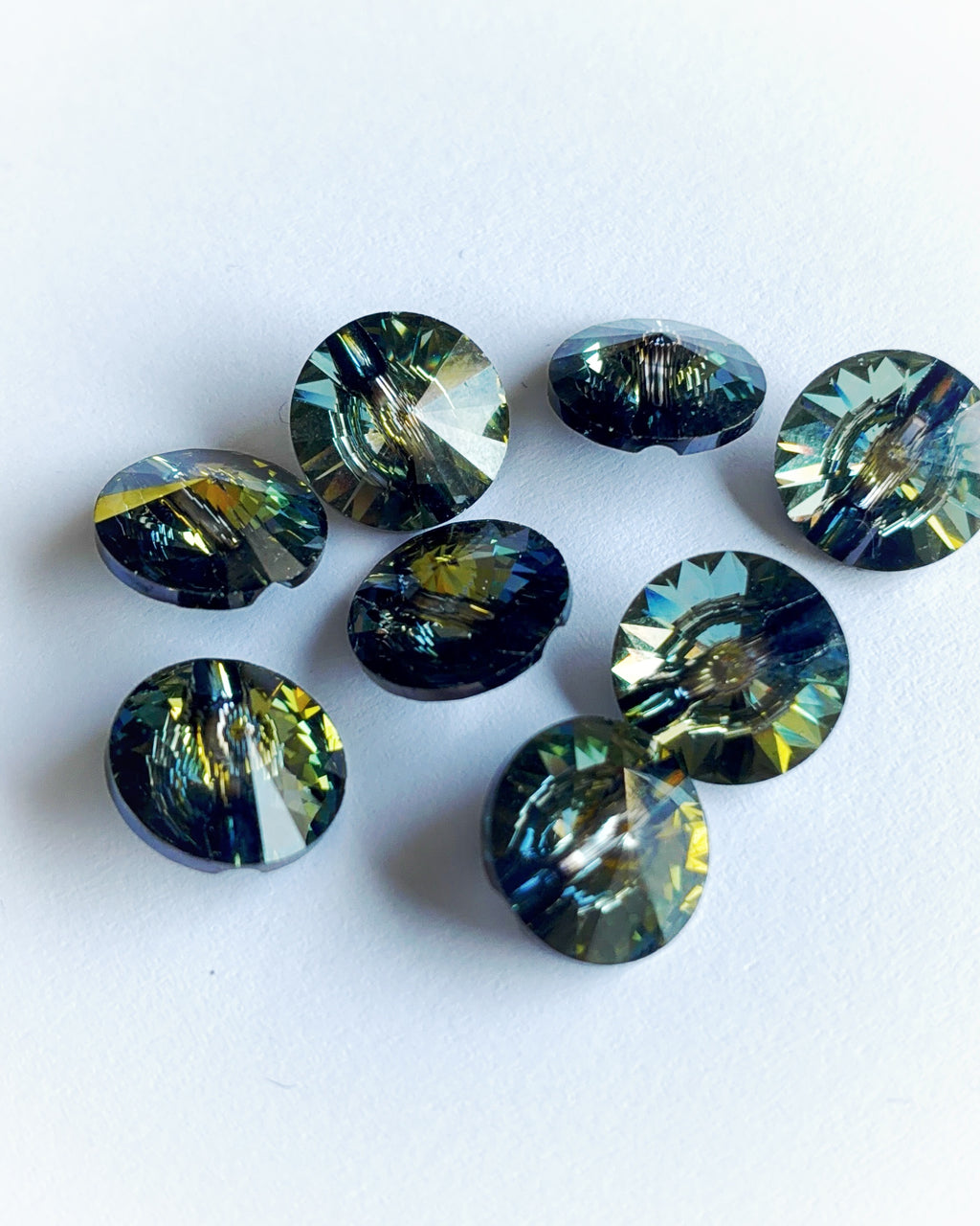 3025. Crystal round button 12 mm.