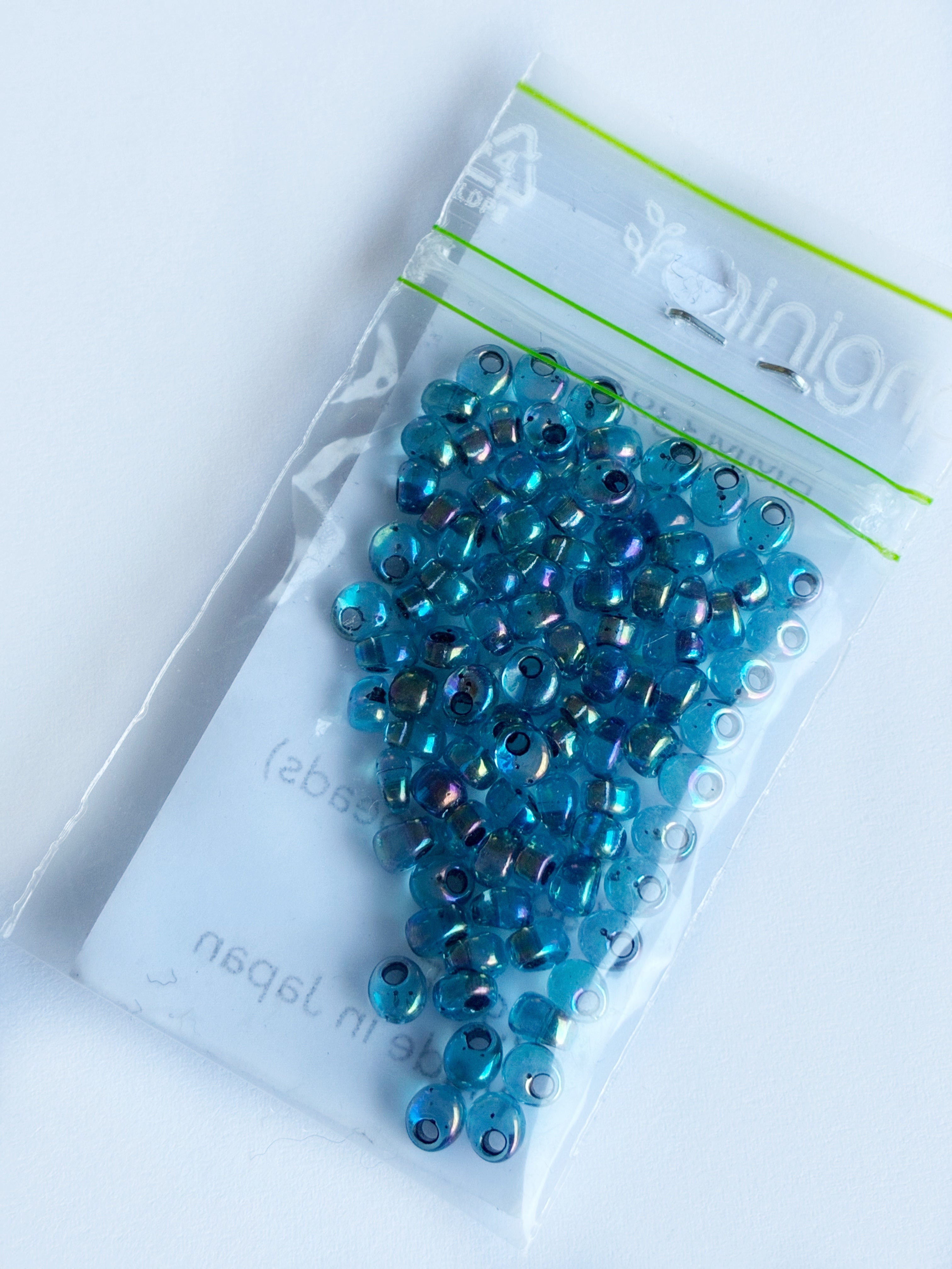 3391. Magatama glass beads 4mm.