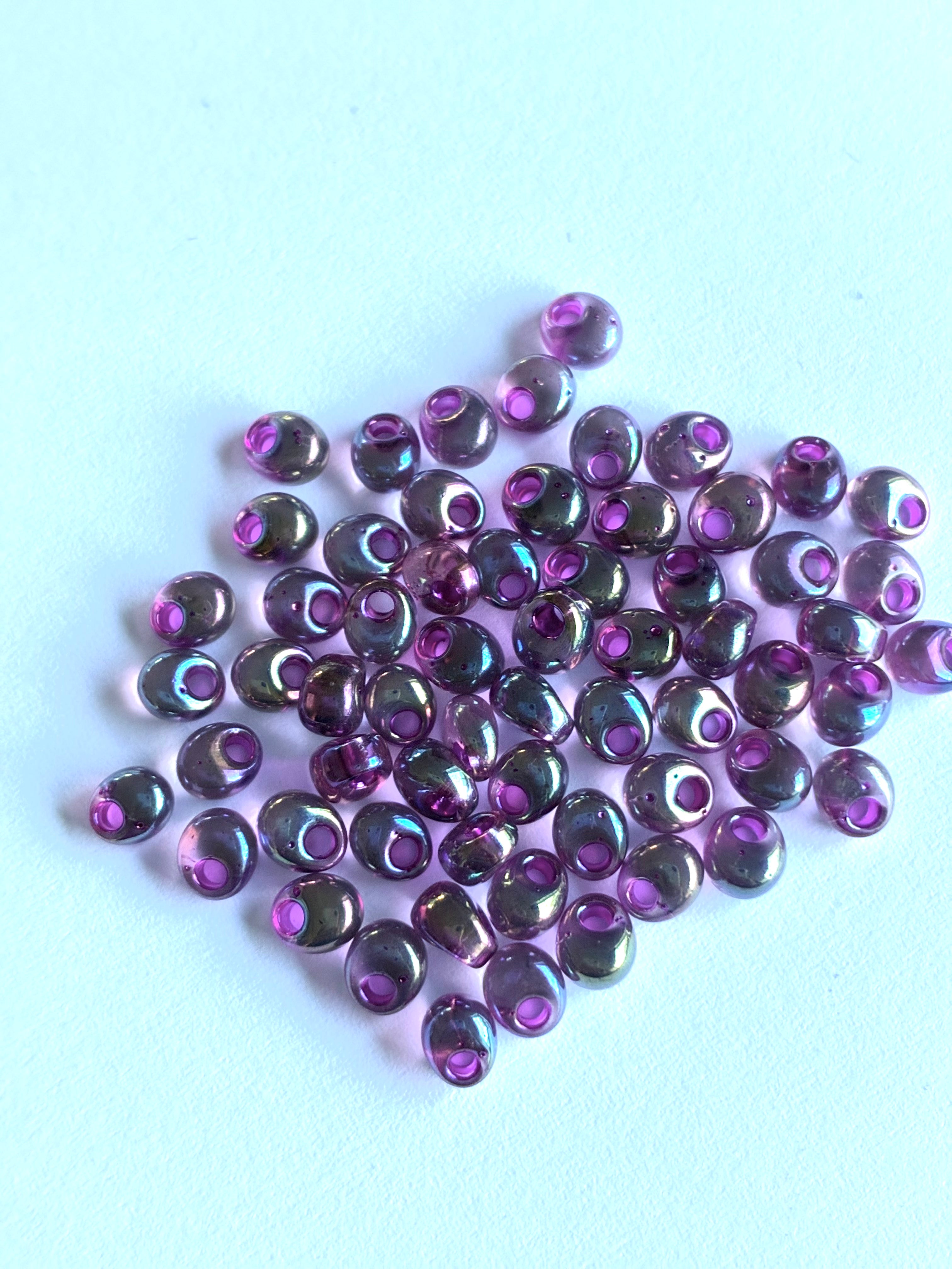 21701. Magatama glass beads 4mm.