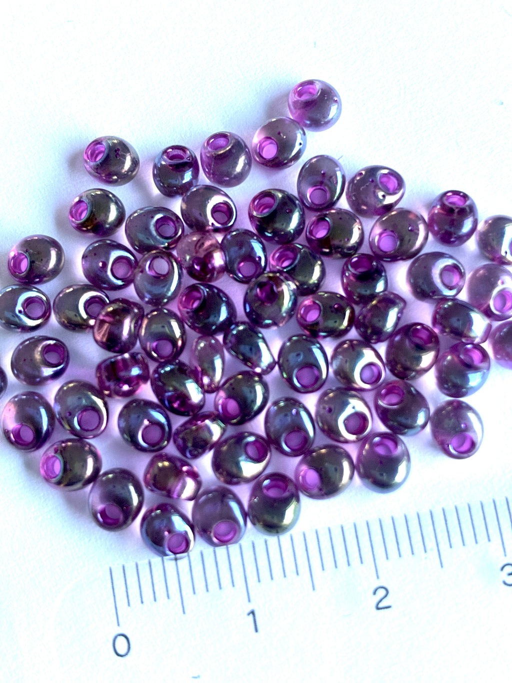 21701. Magatama glass beads 4mm.