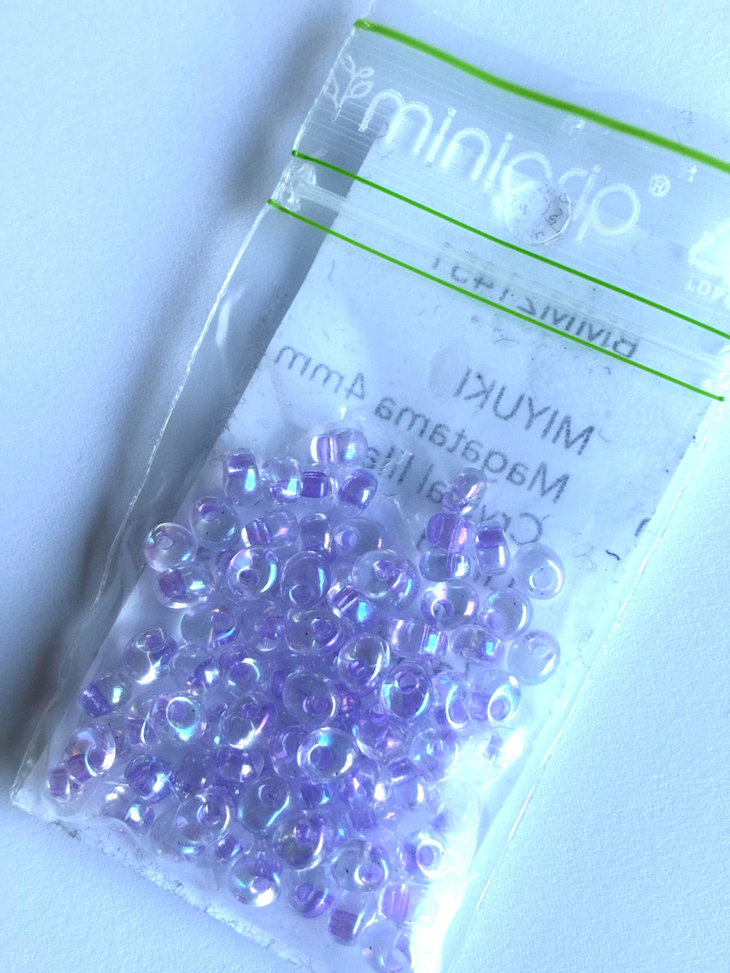 21451. Magatama glass beads 4mm.