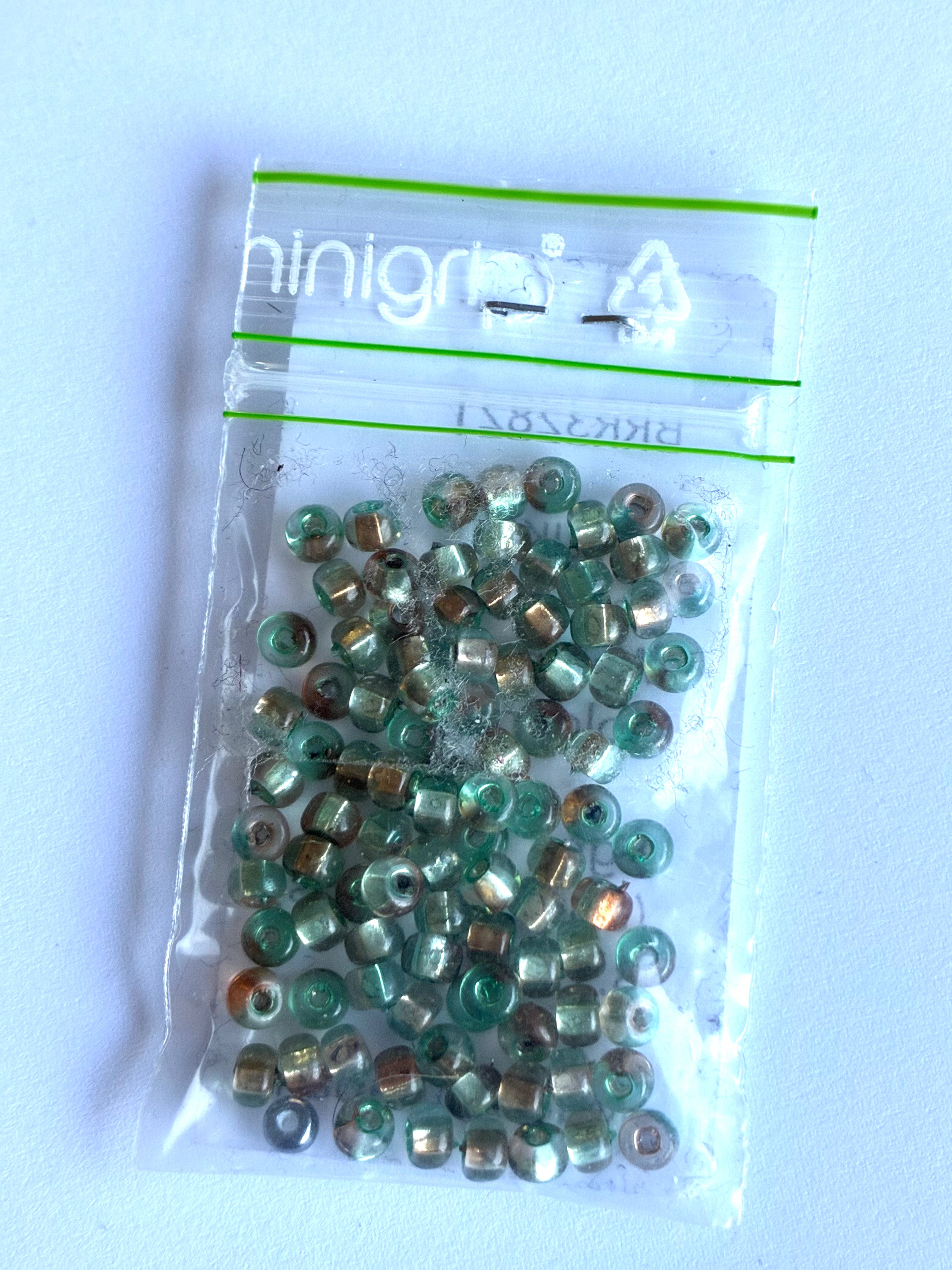 32821. Rococo glass beads 4 mm