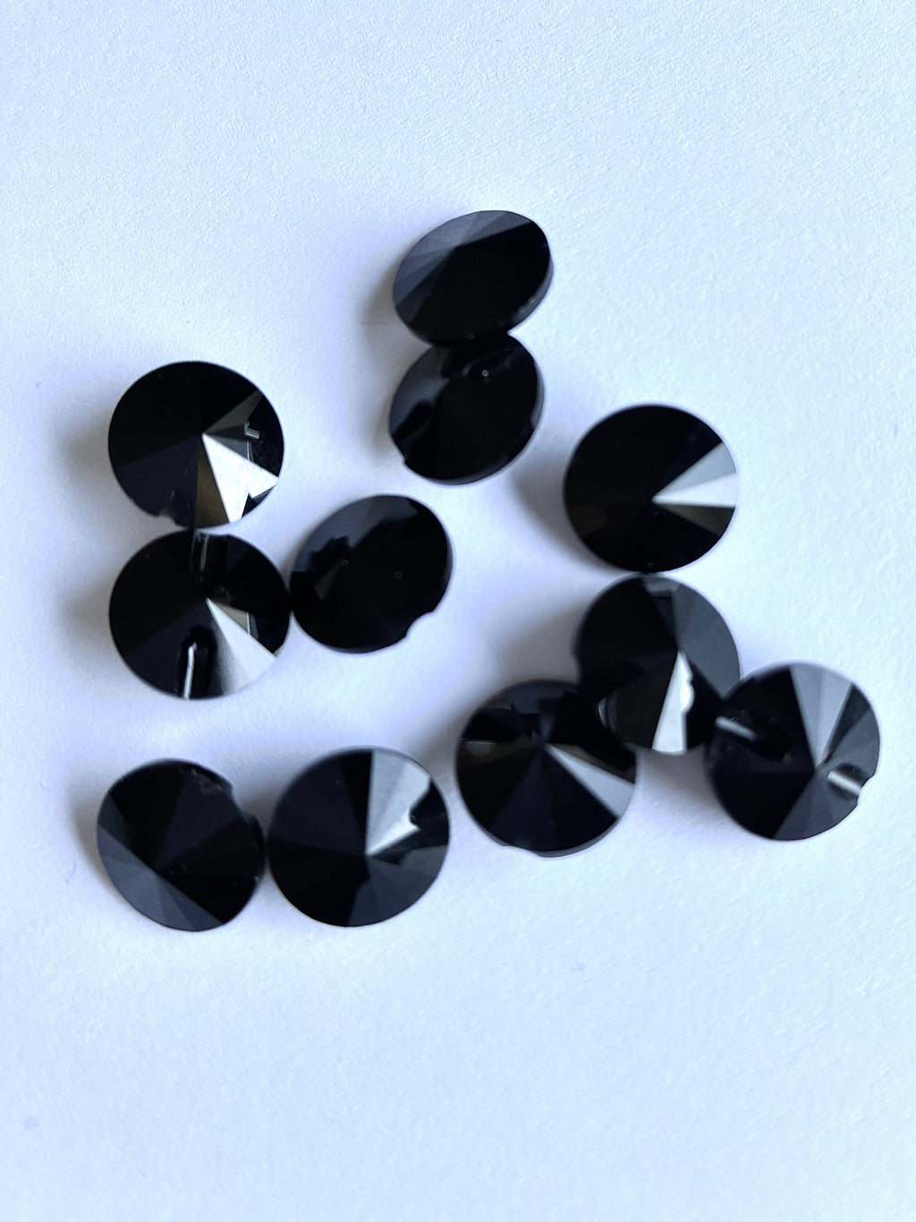 3016. Crystal round button 10 mm.